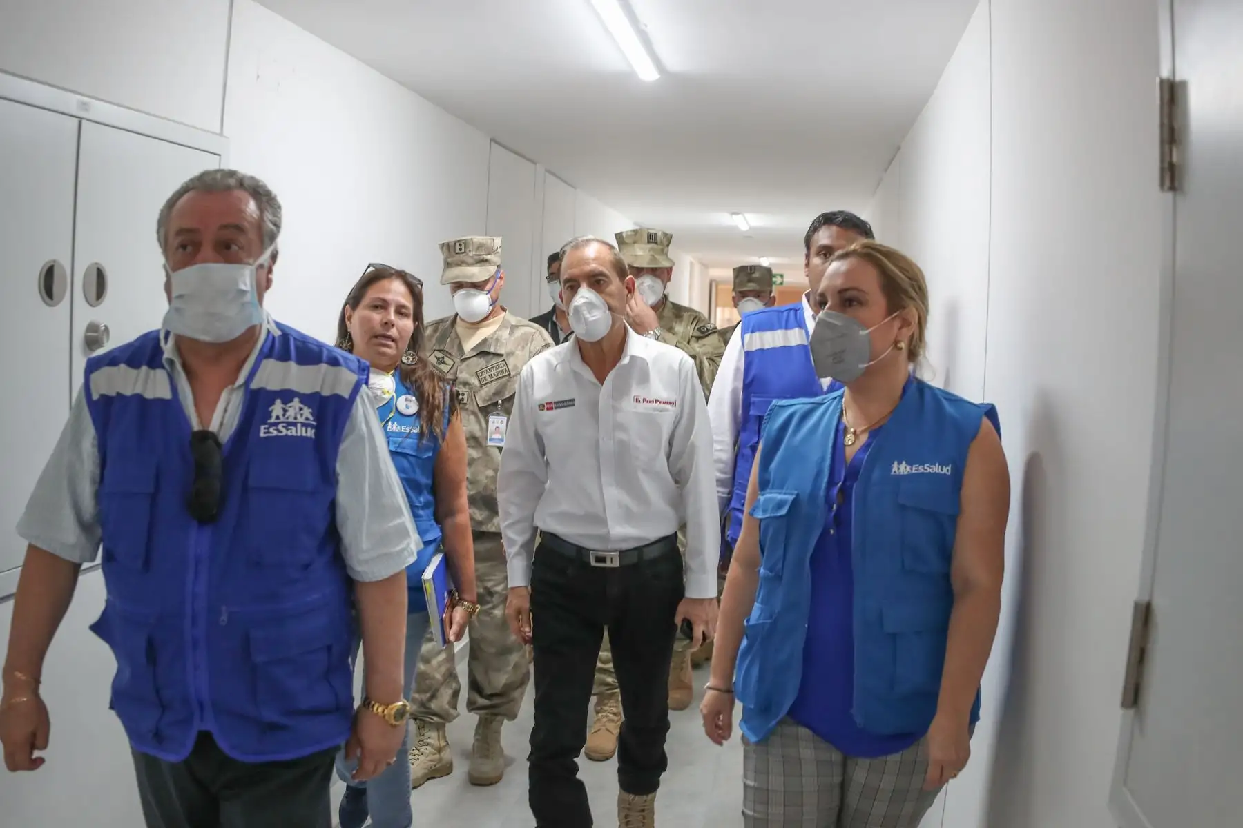 Ministro de Defensa, Walter Martos supervisa trabajo de las FF.AA en la Villa Panamericana donde antenderán pacientes infectados por el coronavirus.
Foto: Mindef