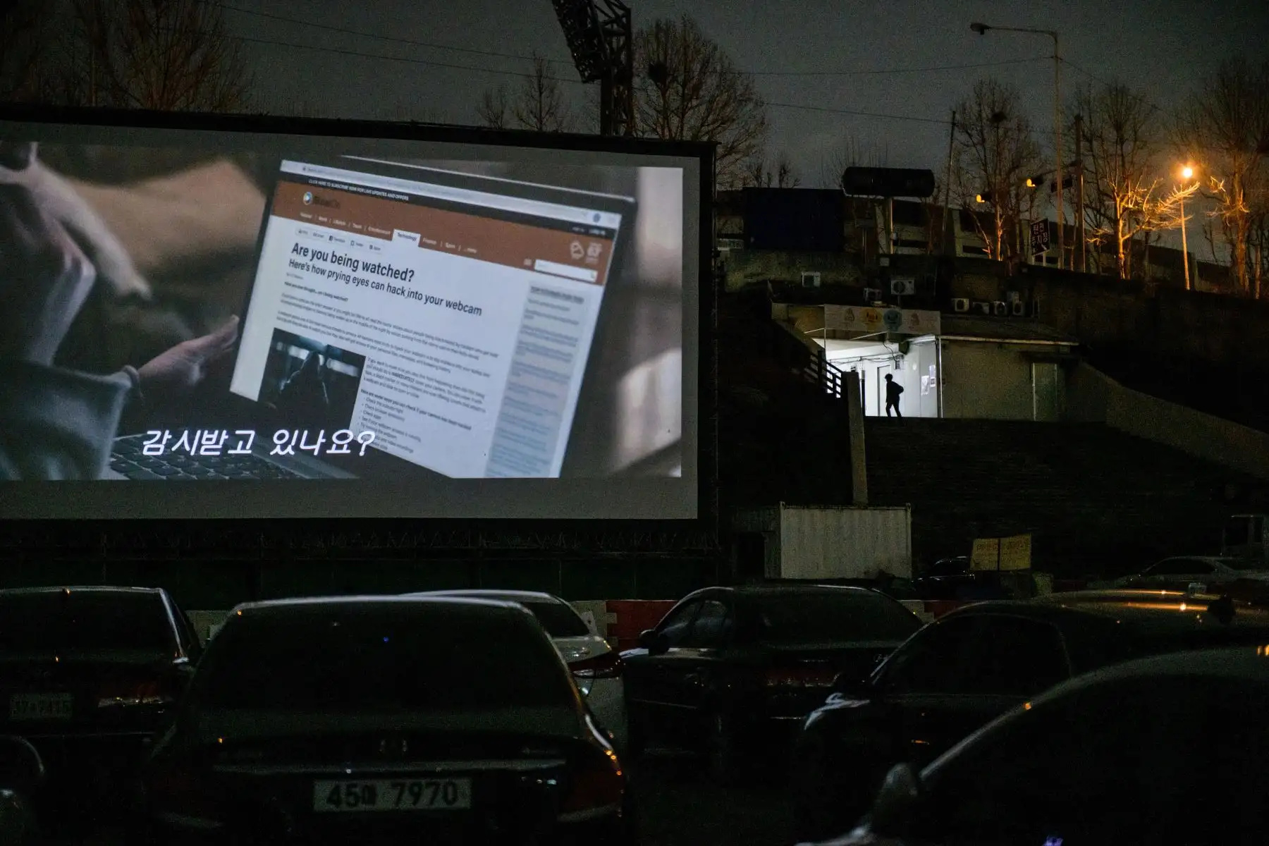 Corea del Sur experimenta con auto-cine para evitar riesgos de contraer coronavirus. Foto: AFP
