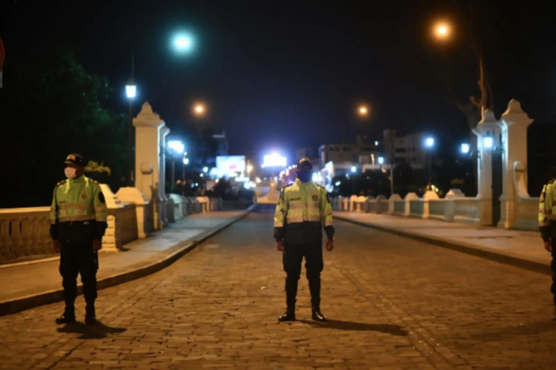 Pobladores de Arequipa acatan la Inmovilización social obligatoria desde las 20:00 hasta las 05:00 horas, en  Arequipa. Foto :Cortesía /Diego Ramos