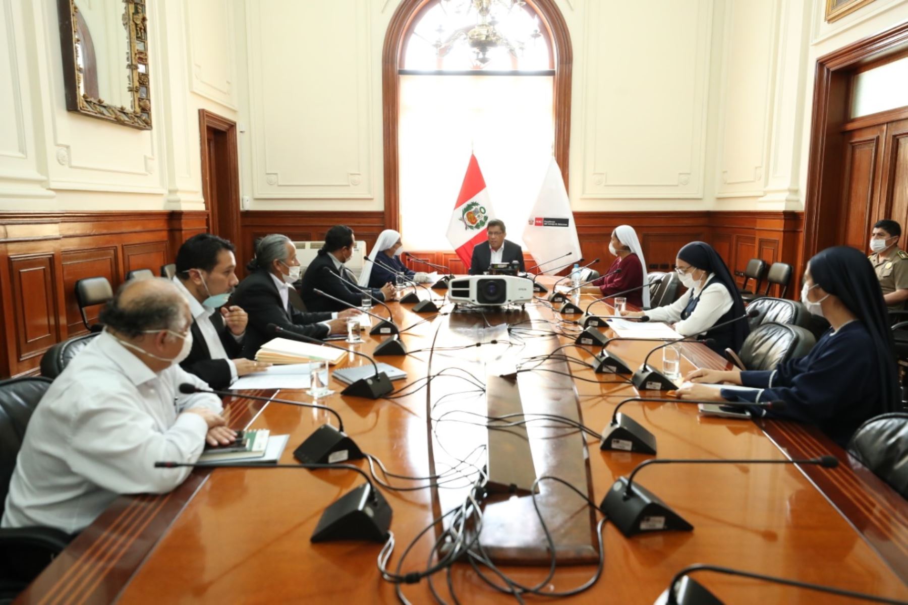 Presidente del Consejo de Ministros, Vicente Zeballos, se reúne con parlamentarios del Frepap.