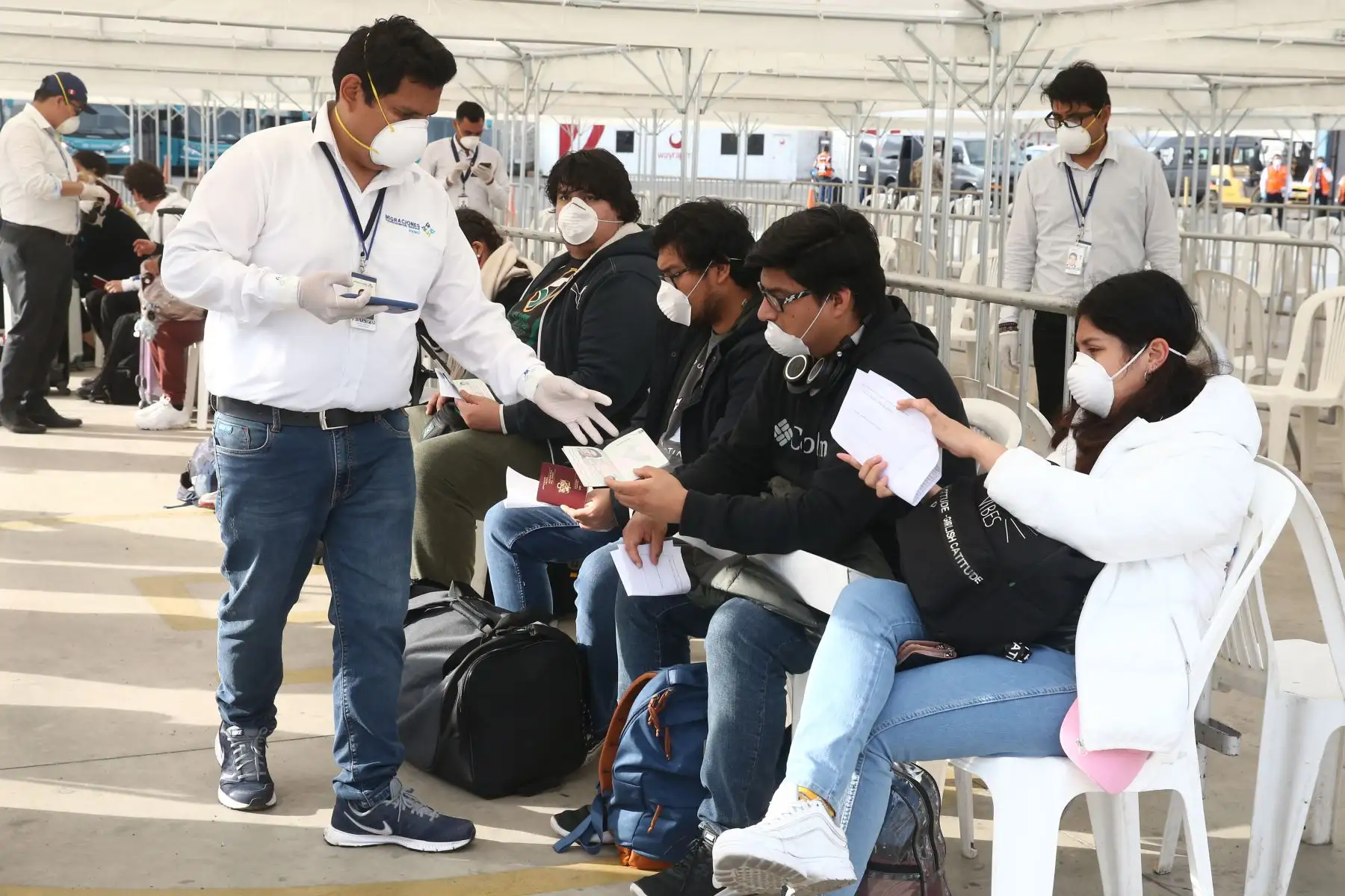 Tras un esfuerzo conjunto de gobiernos, estudiantes peruanos llegan al Perú tras pasar varios días en Estados Unidos sin poder movilizarse tras el cierre de fronteras. Foto: ANDINA/Vidal Tarqui