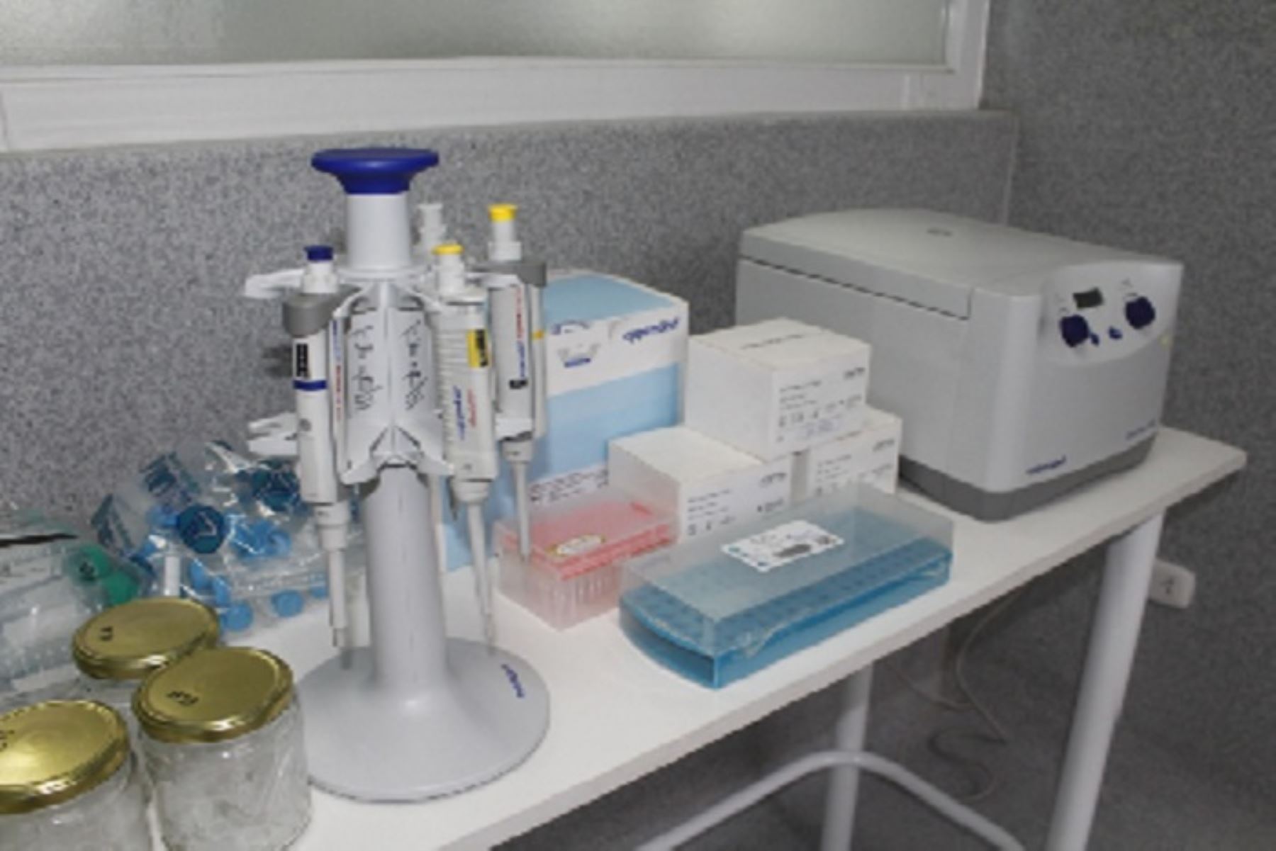 Este jueves 23 entrará en funcionamiento el laboratorio molecular PCR en Ayacucho que ayudará a detectar casos de coronavirus en dicha región. ANDINA/Archivo