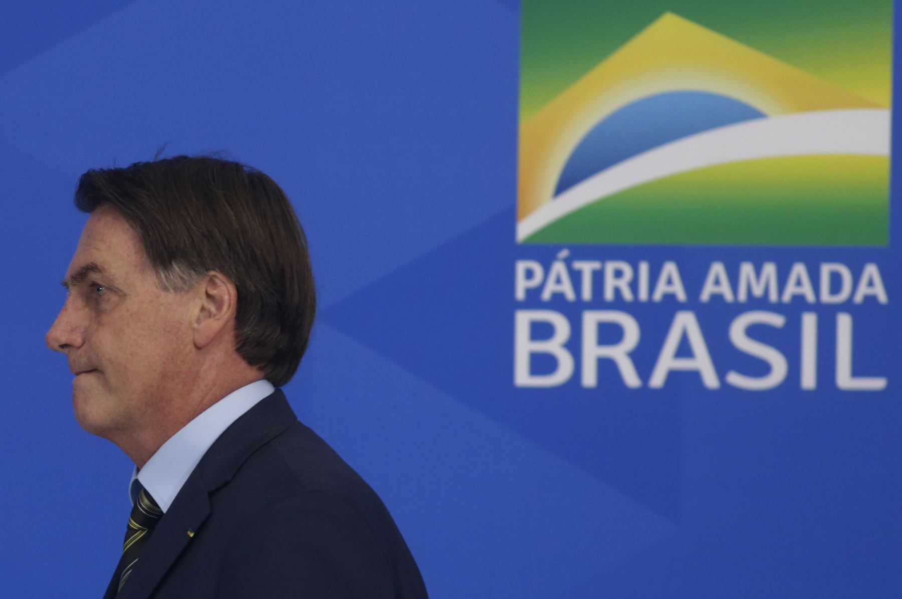 El presidente brasileño, Jair Bolsonaro, asiste a una conferencia de prensa para hablar sobre el nuevo coronavirus (covid-19), en el Palacio de Planalto, en Brasilia, Brasil. Foto: Xinhua