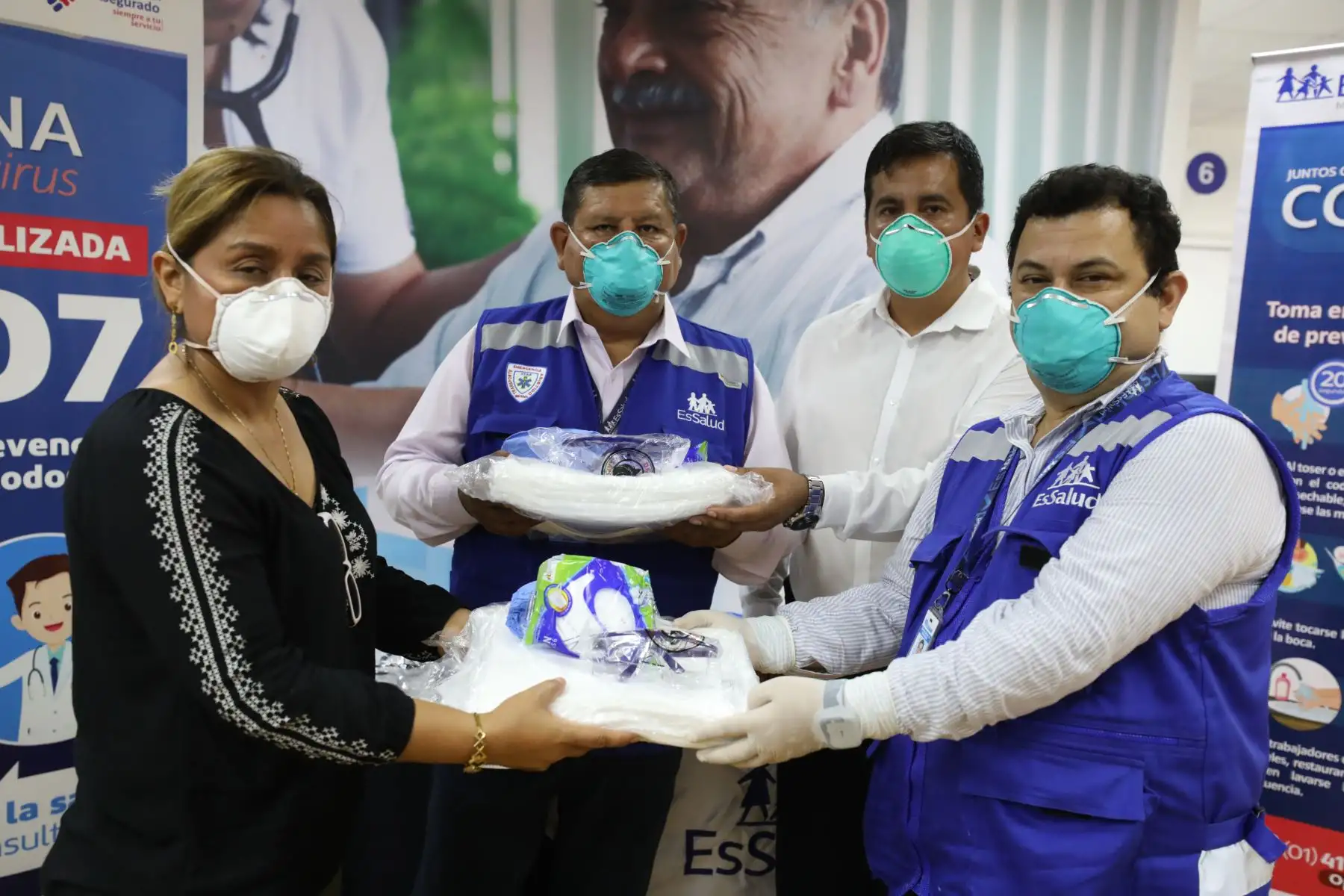 EsSalud recibe donación de materiales sanitarios por parte de la UCV.Foto:ANDINA/Essalud