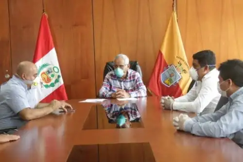 El gobernador regional de Lambayeque, Anselmo Lozano, coordina con las municipalidades la entrega de alimentos y productos de primera necesidad a las familias de pobreza y extrema pobreza de dicho departamento, como una ayuda frente al aislamiento obligatorio dispuesto para contener la propagación del coronavirus Covid-19.