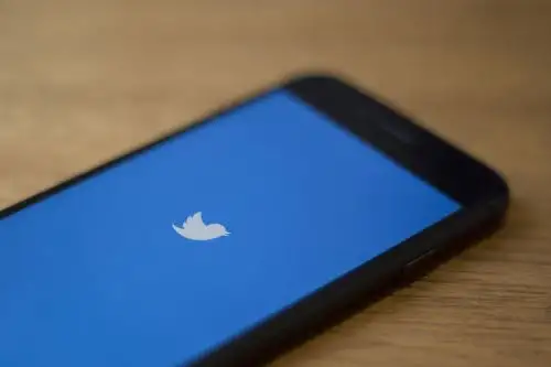 Twitter se ha convertido en una red social con gran flujo de información y debate sobre el coronavirus entre los tuiteros peruanos. Foto: AFP.