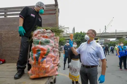 El alcalde Lima supervisó el primer abastecimiento descentralizado de productos de primera necesidad ubicado en San Juan de Lurigancho para comerciantes minoristas del distrito. . ANDINA/Difusión