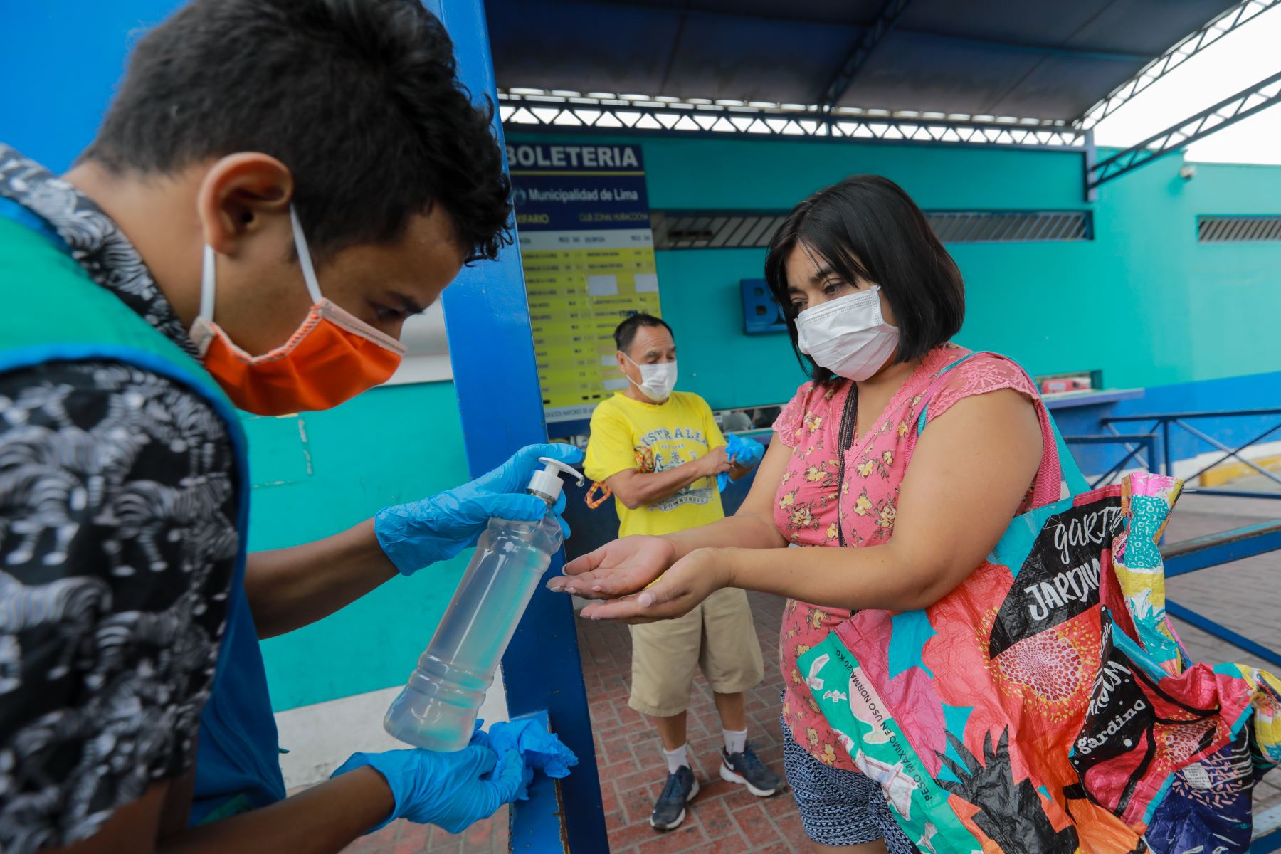Después de controlada la pandemia de coronavirus en el Perú, es necesario sacar lecciones aprendidas de limpieza e higiene en lugares públicos como los mercados. ANDINA/Difusión