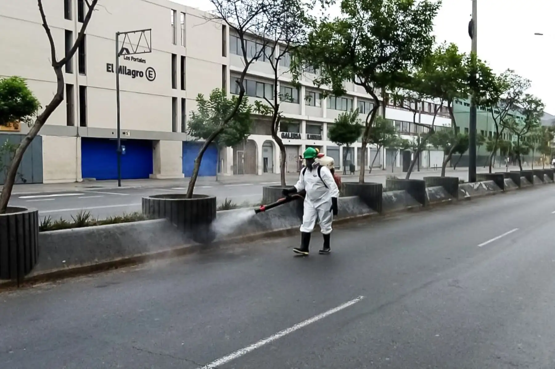 Municipalidad de Lima realiza limpieza y desinfección en la Avenida Abancay. Foto: Municipalidad de Lima