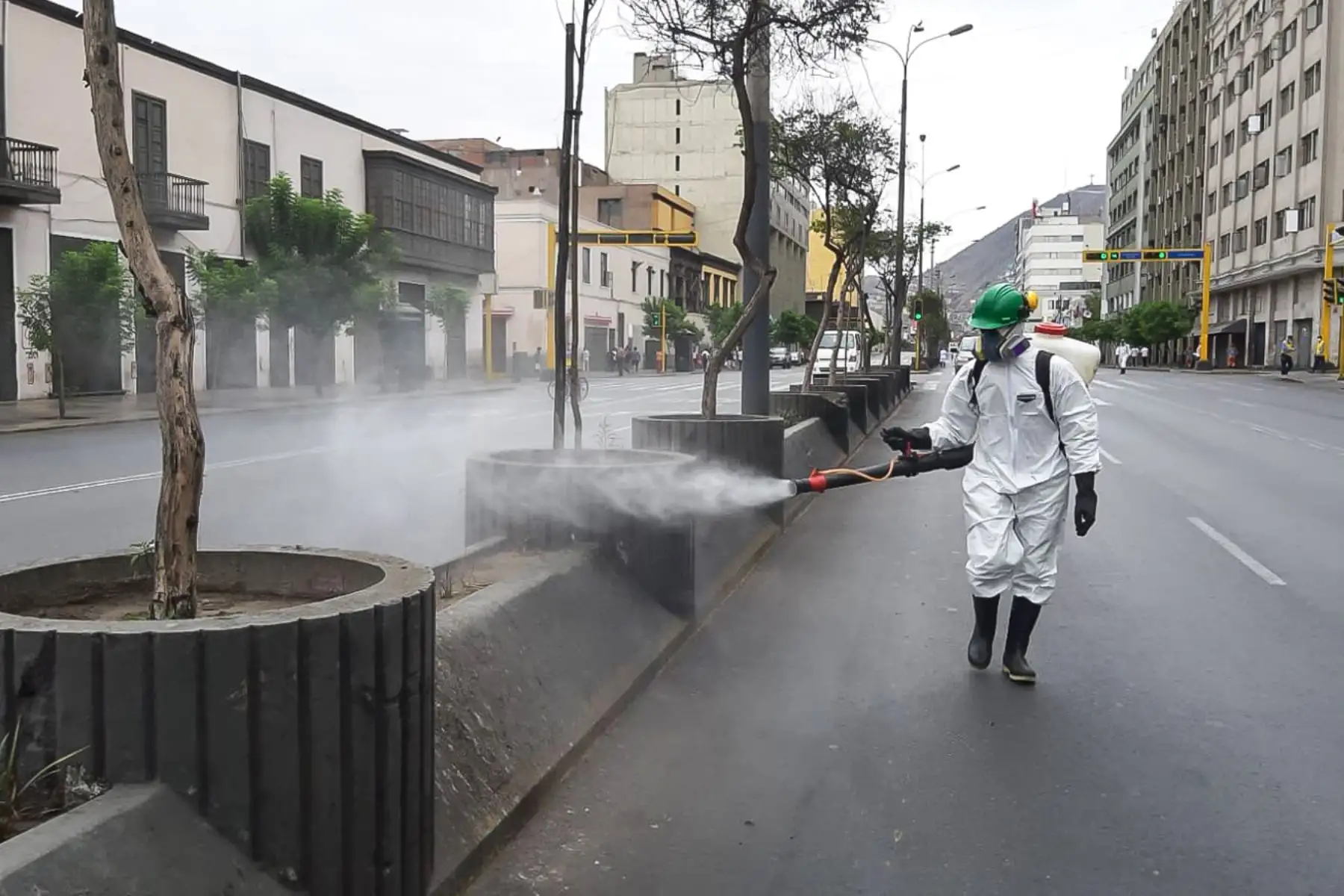 Municipalidad de Lima realiza limpieza y desinfección en la Avenida Abancay. Foto: Municipalidad de Lima