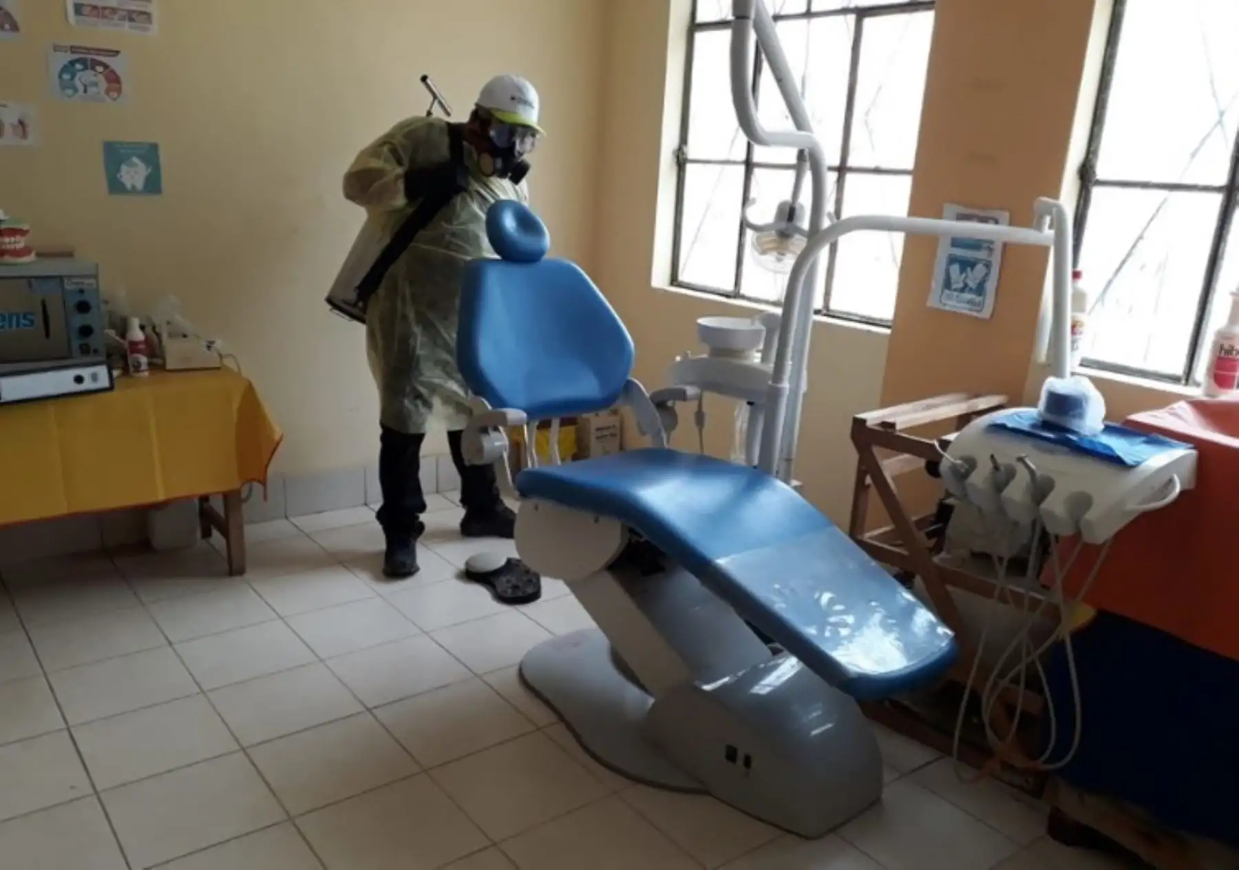 El Gobierno Regional de Cajamarca realizó trabajos de desinfección en puestos de salud La Ramada, San Carlos y Huabal, fronterizos con la región Lambayeque, para prevenir el contagio del coronavirus, dado que a dichos establecimientos de salud suele concurrir un significativo número de pobladores.