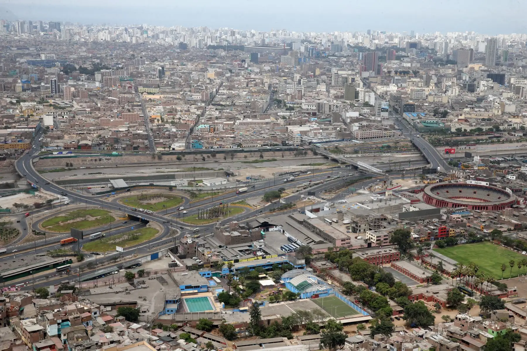Vista panoramica de Lima 
 desde el Cerro San Cristobal, durante el día 11 de Estado de Emergencia decretado por el Jefe de Estado en prevención del Covid-19. Foto: ANDINA/Vidal Tarqui