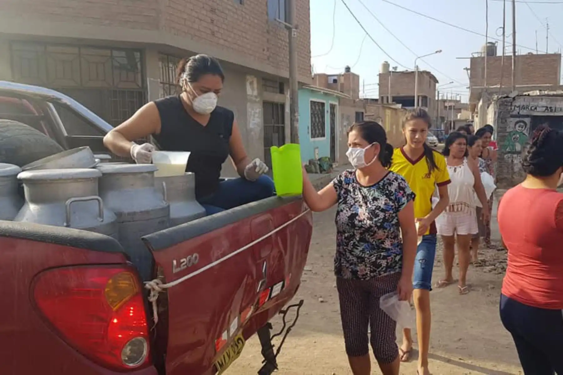 El presidente de la Asociación de Ganaderos de Lambayeque, Nelson Villegas, manifestó que en total distribuirán 800 litros de leche.