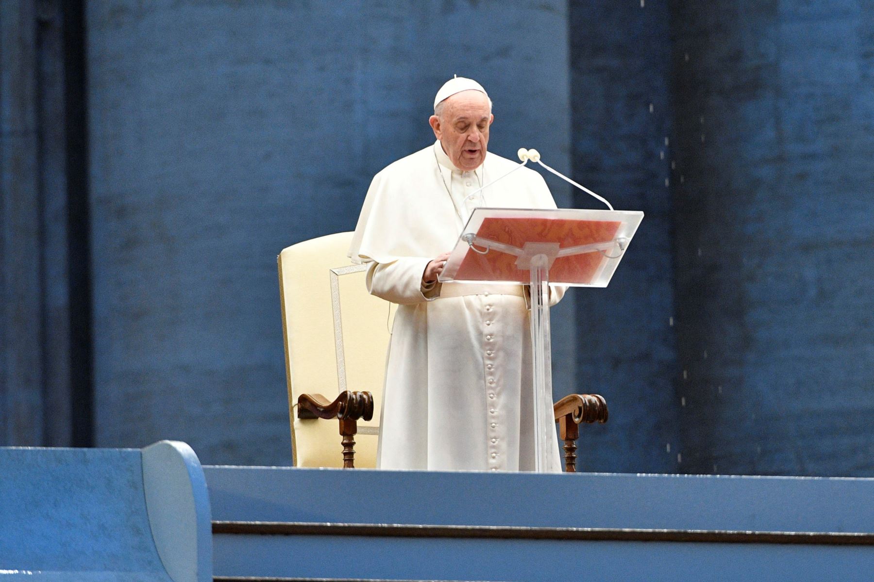 El Papa Francisco entregando una extraordinaria bendición 
