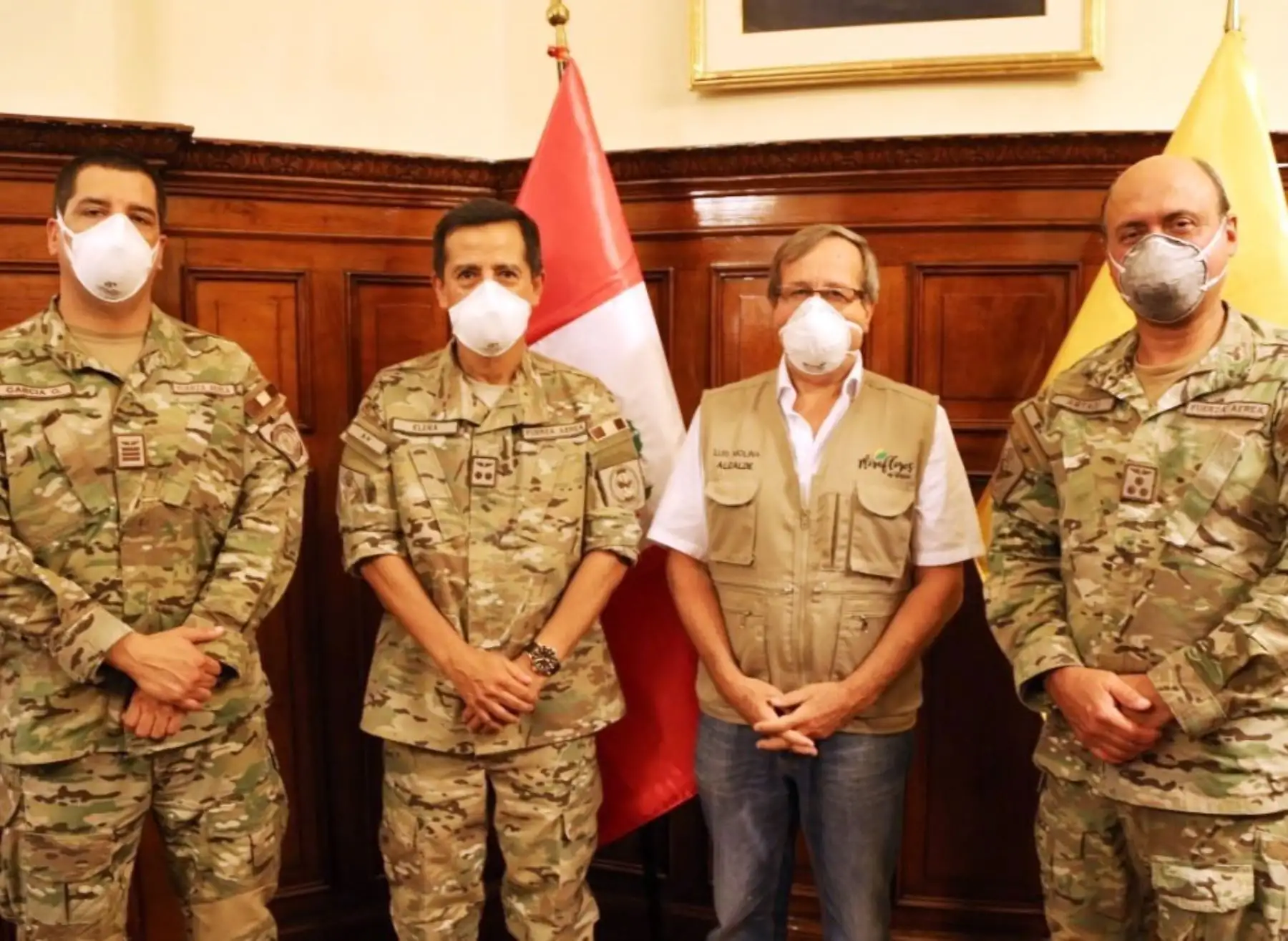 Alcalde de Miraflores Luis Molina sostuvo reunión informativa con el Teniente General FAP Javier Artadi, Comandante  de Operaciones de la FAP, quien está a cargo de Miraflores durante la emergencia.