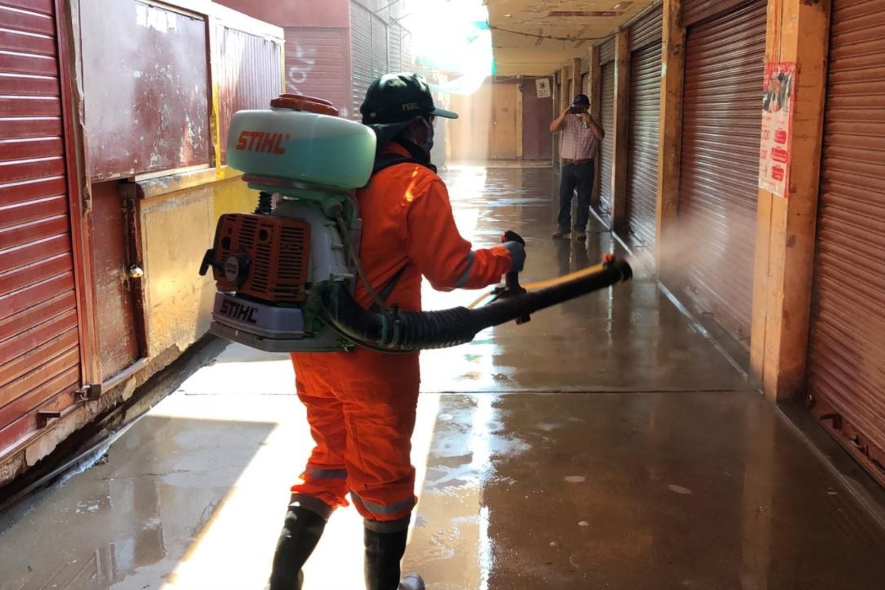 La municipalidad provincial de Lambayeque empezó limpieza y desinfección de calles, plazas y mercados. Foto: ANDINA/Difusión