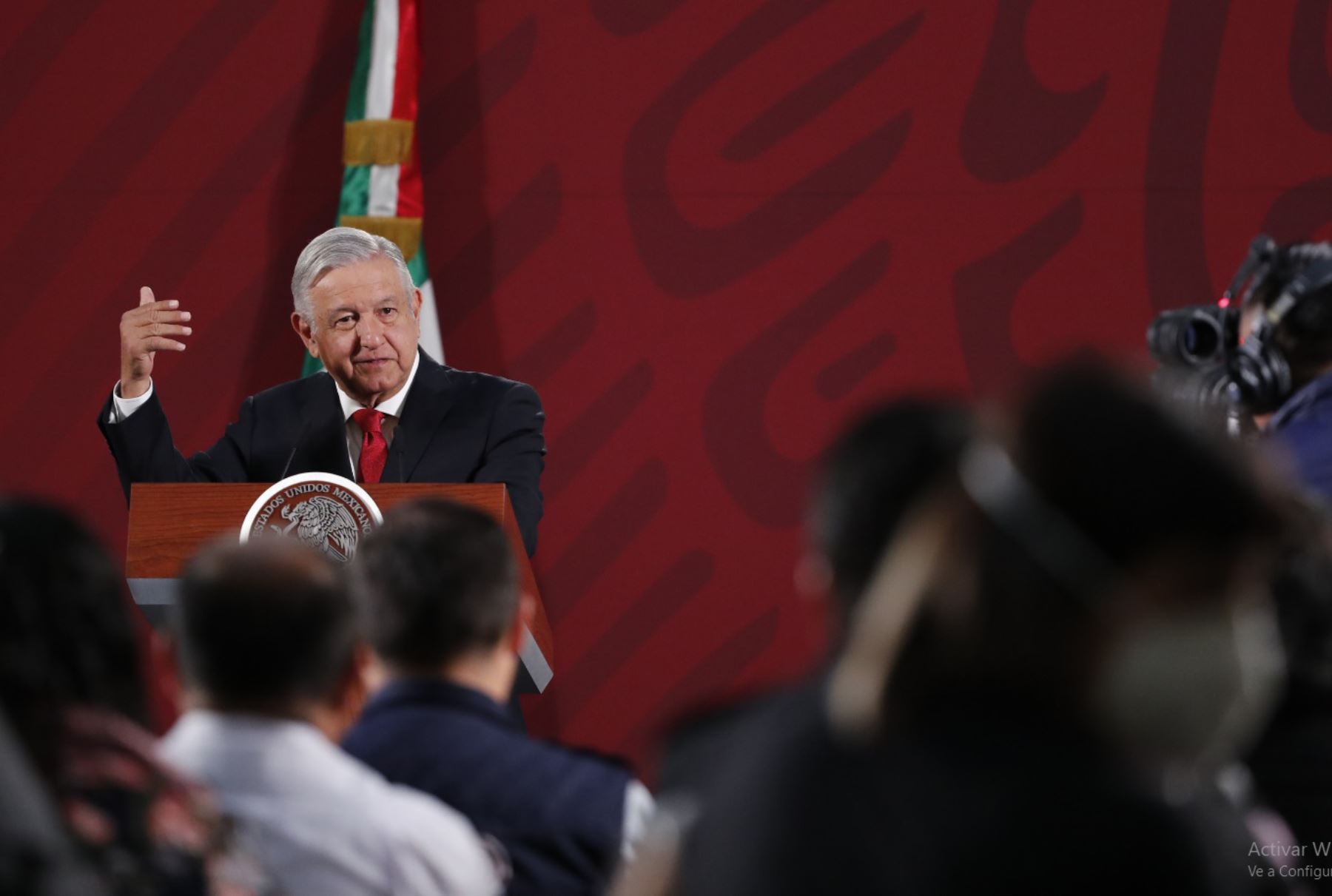 El presidente de México, Manuel López Obrador, asegura que su gobierno tiene bajo control la situación generada por el coronavirus. Foto: EFE