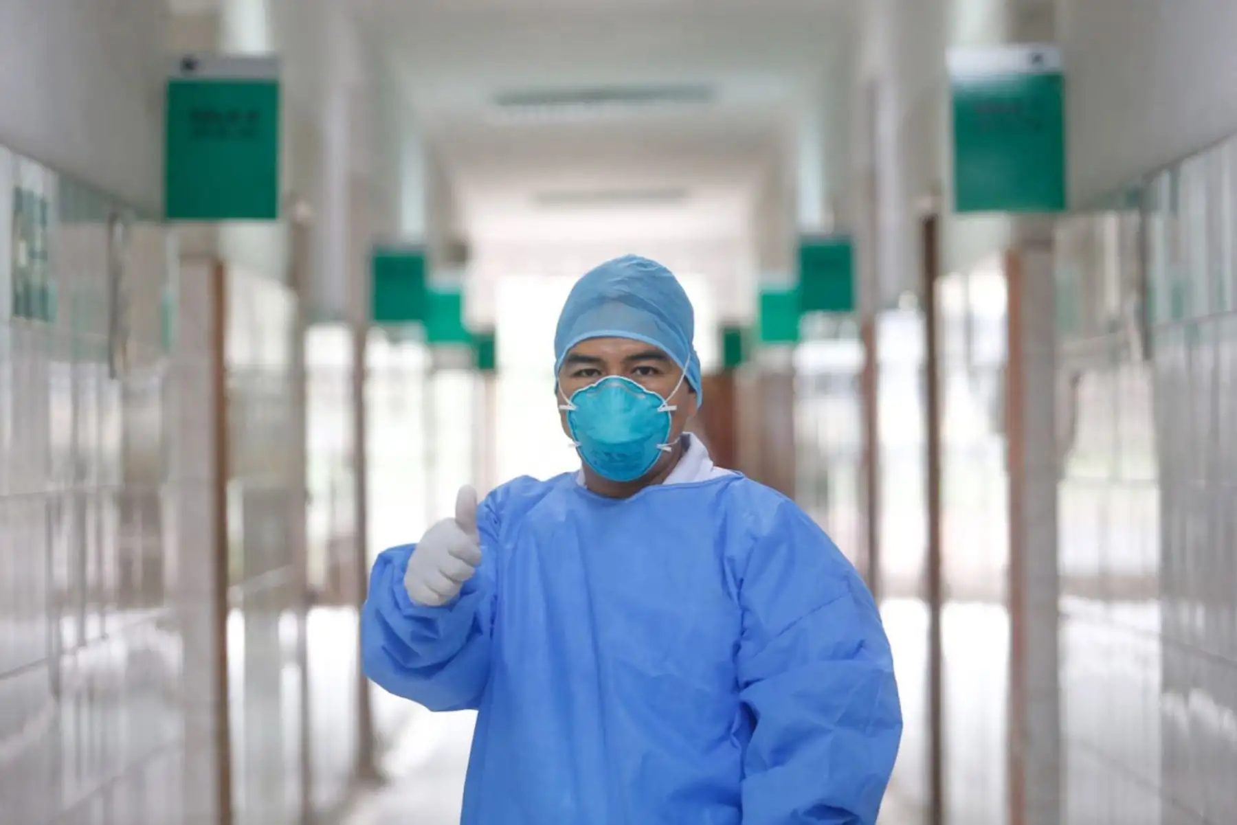Miinistro de Salud, Victor Zamora  inspecciona el Hospital Hipólito Unanue, en El Agustino, para verificar que el personal cuente con los implementos necesarios, el buen estado de las instalaciones y la atención de calidad a pacientes.
Foto: Minsa