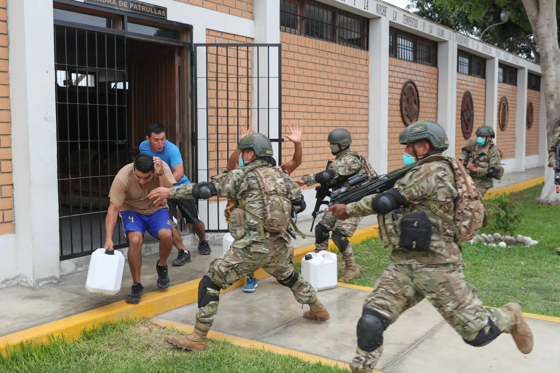 FF.AA tomarán acción contra quienes desacatan estado de emergencia y aislamiento social obligatorio.
Foto: Mindef