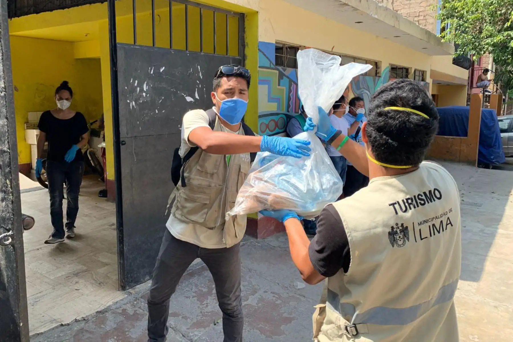 Municipalidad Metropolitana de Lima entrega donativos a 30 familias vulnerables del A.H. Nuevo Peru en SJL.
Foto: Municipalidad de Lima
