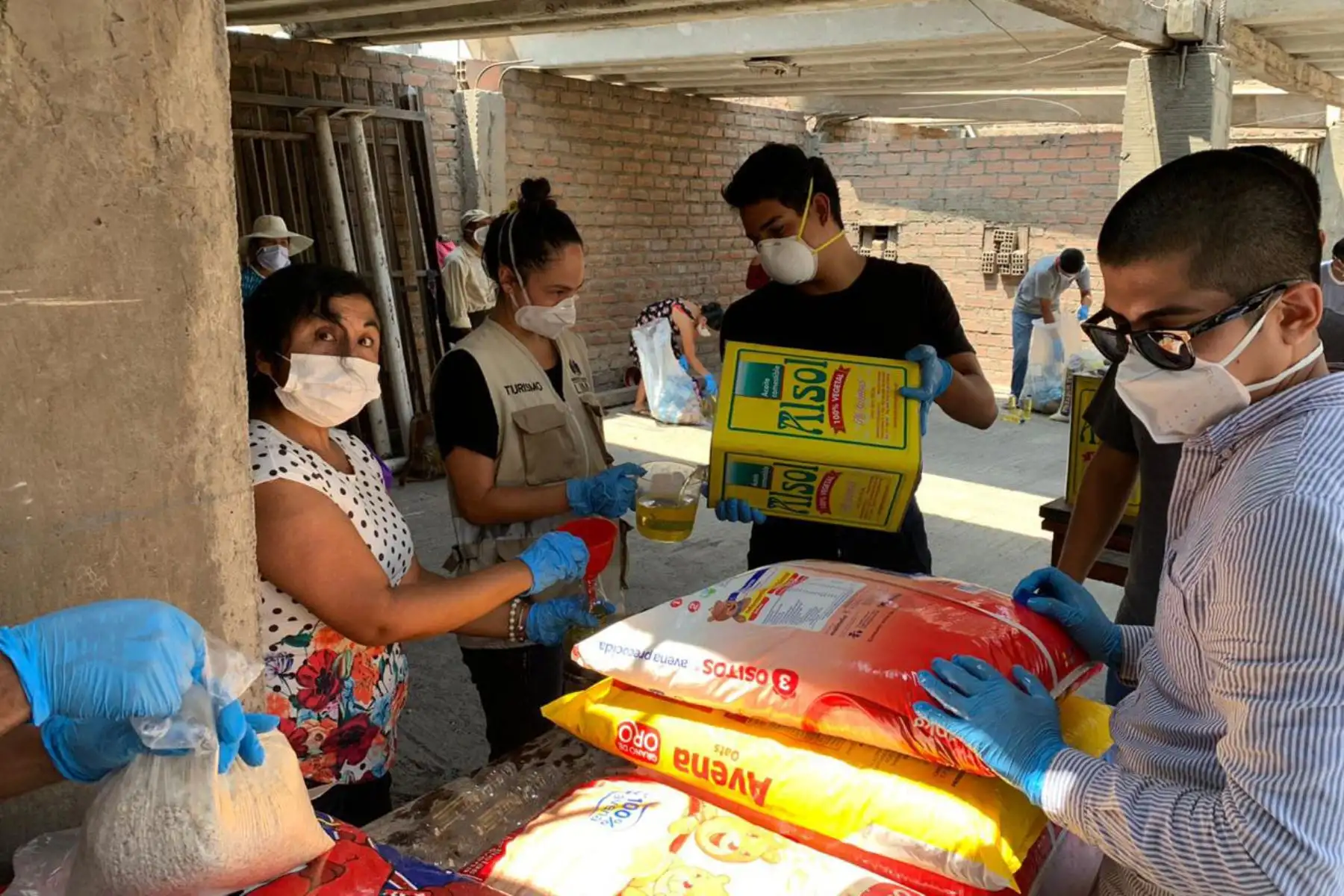 Municipalidad Metropolitana de Lima entrega donativos a 30 familias vulnerables del A.H. Nuevo Peru en SJL.
Foto: Municipalidad de Lima