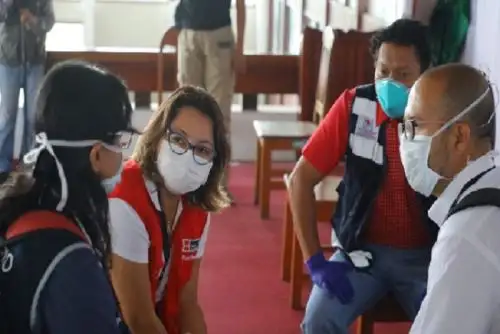 El ministro Víctor  Zamora llegó a Iquitos junto con la  ministra de Producción, Rocío Barrios, para tratar con  las autoridades loretanas las estrategias más pertinentes para afrontar el actual estado de la Salud en Loreto.