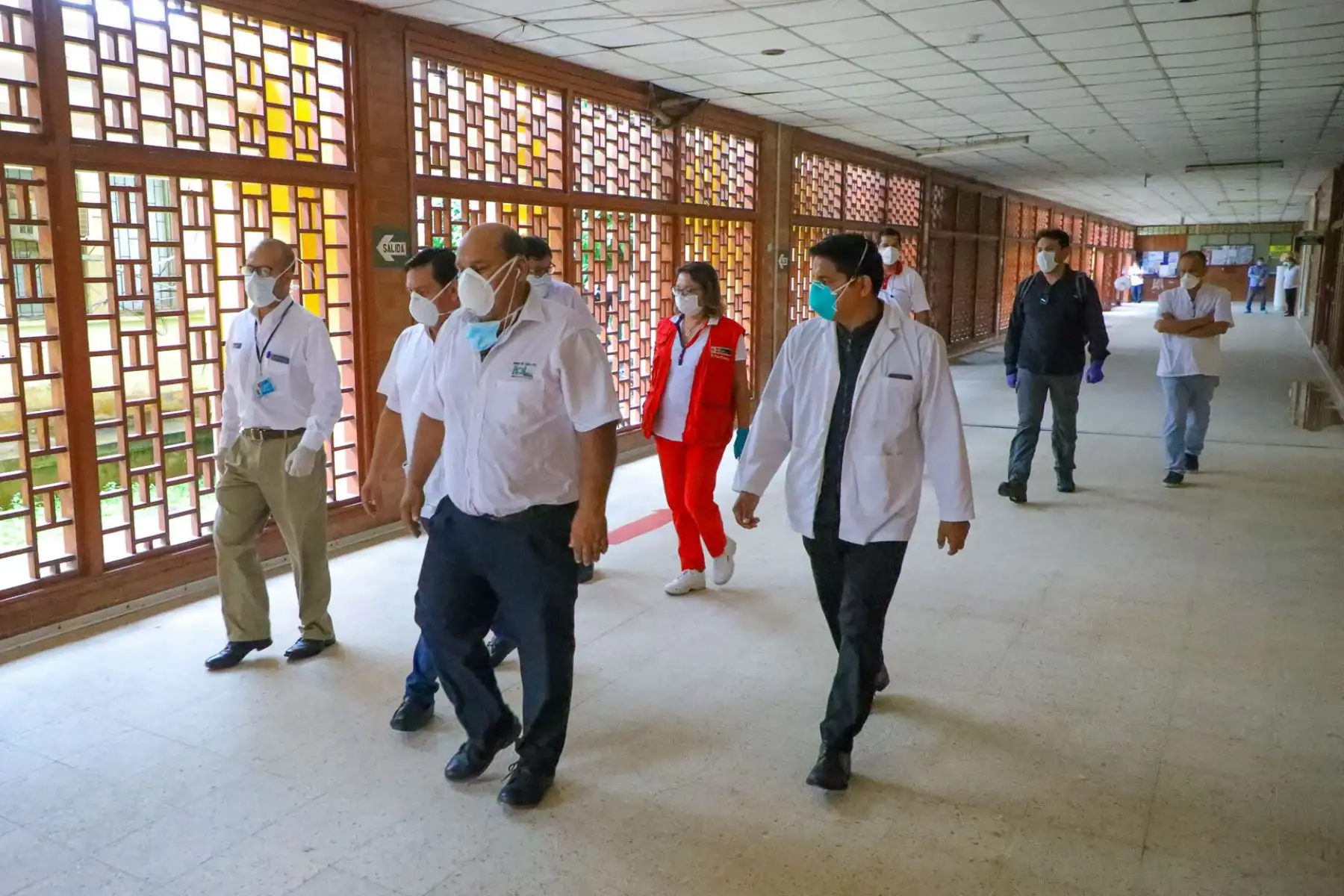 El ministro de Salud, Victor Zamora y la ministra de Producción, Rocío Barrios realizan reuniones de coordinación con autoridades de Loreto  para tomar acciones frente al coronavirus.
Foto: Produce