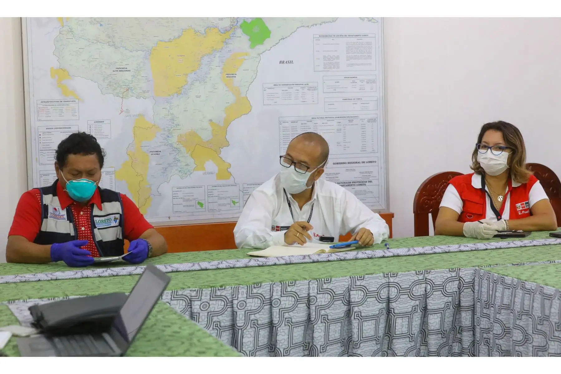 El ministro de Salud, Victor Zamora y la ministra de Producción, Rocío Barrios realizan reuniones de coordinación con autoridades de Loreto  para tomar acciones frente al coronavirus.
Foto: Produce