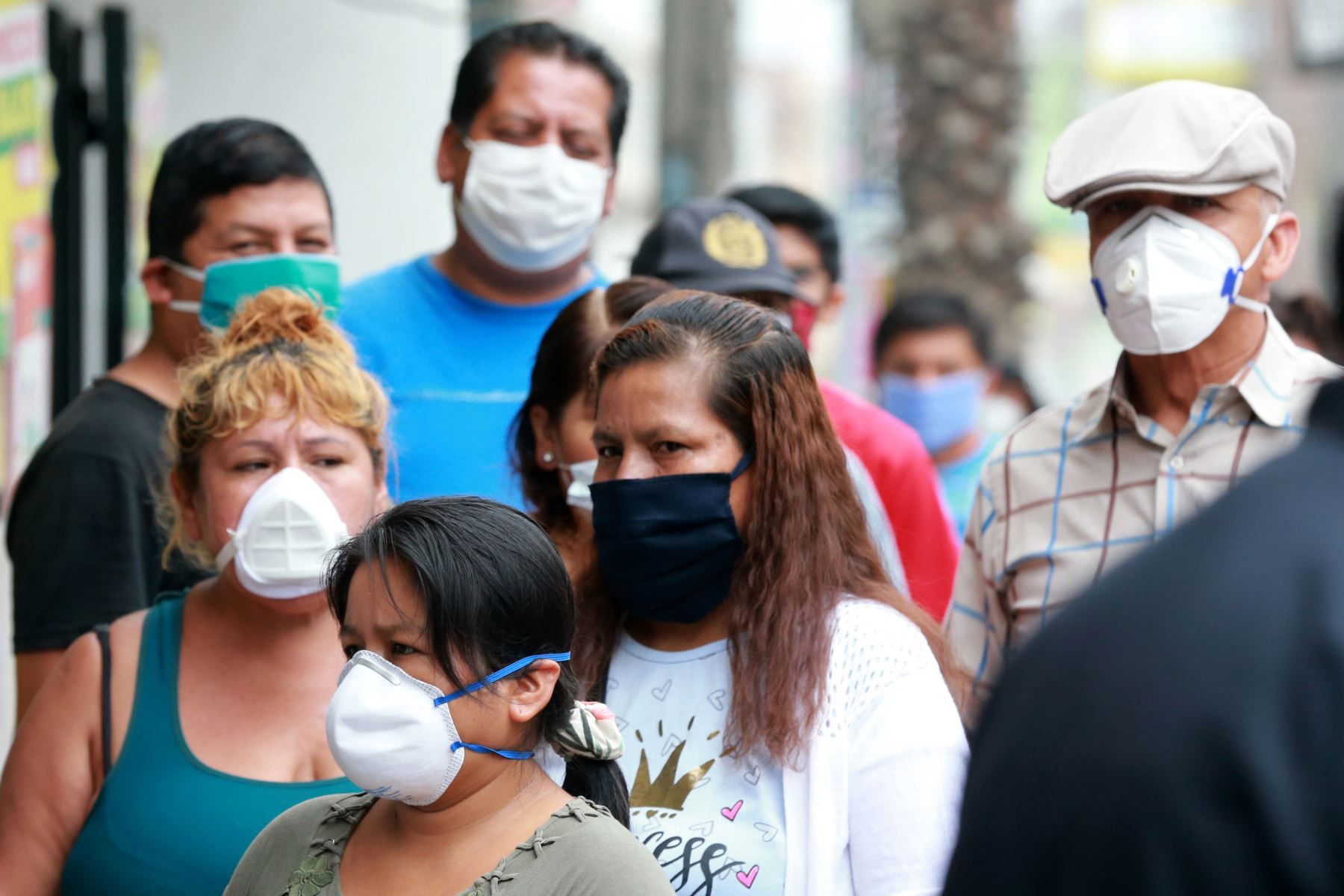 Ciudadanos se protegen con mascarillas, contra el coronavirus.Foto:ANDINA/Jhony Laurente