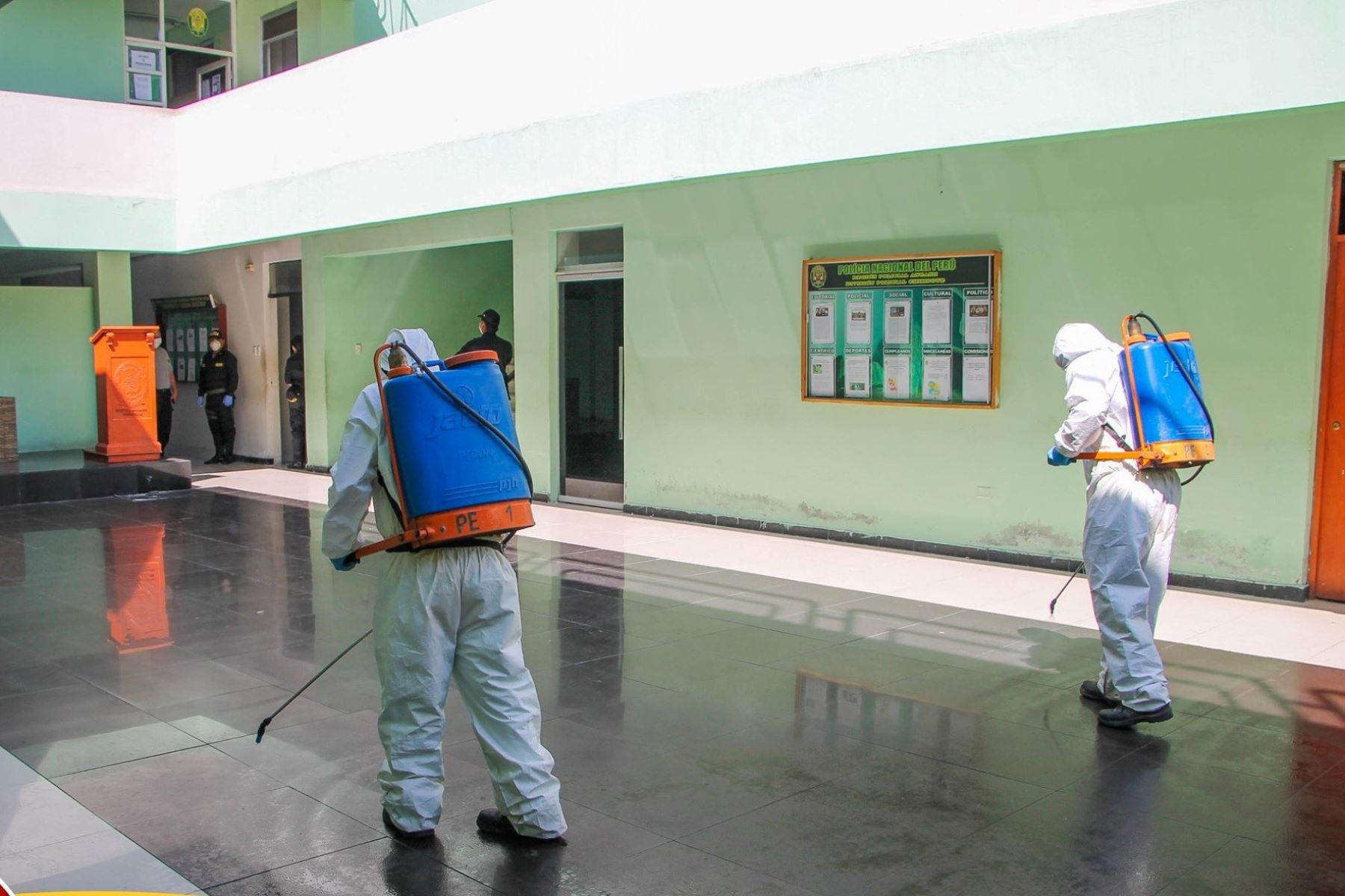 Municipalidad del Santa desinfecta la sede de la División Policial de Chimbote para prevenir el coronavirusFoto:  ANDINA/Difusión.