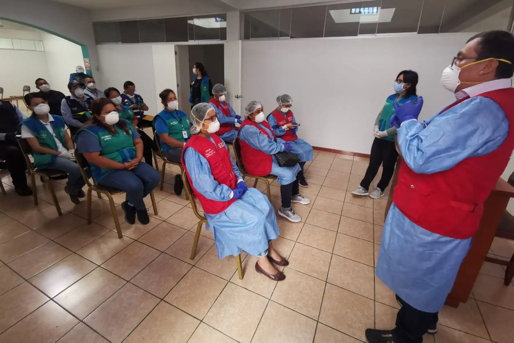 El Ministerio de la Mujer y la Municipalidad de Lima  se unen por el bienestar de las personas adultas mayores en un operativo que salva vidas, para aquellas personas  que se encuentran en estado de abandono y desprotección.
Foto: MIMP