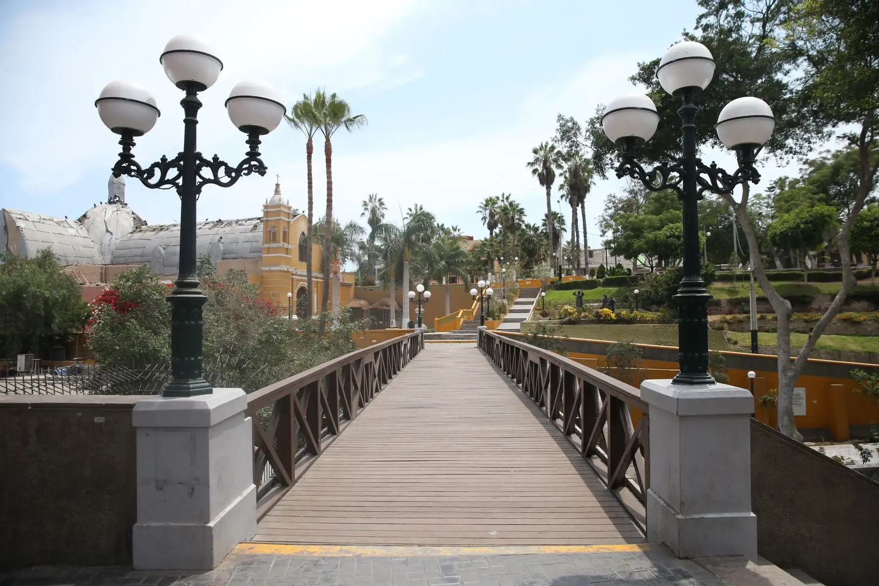 El distrito de Barranco luce vacío por el Estado de Emergencia decretado por el Gobierno para frenar el avance del coronavirus Covid-19. Foto: ANDINA/Jhonel Rodríguez Robles