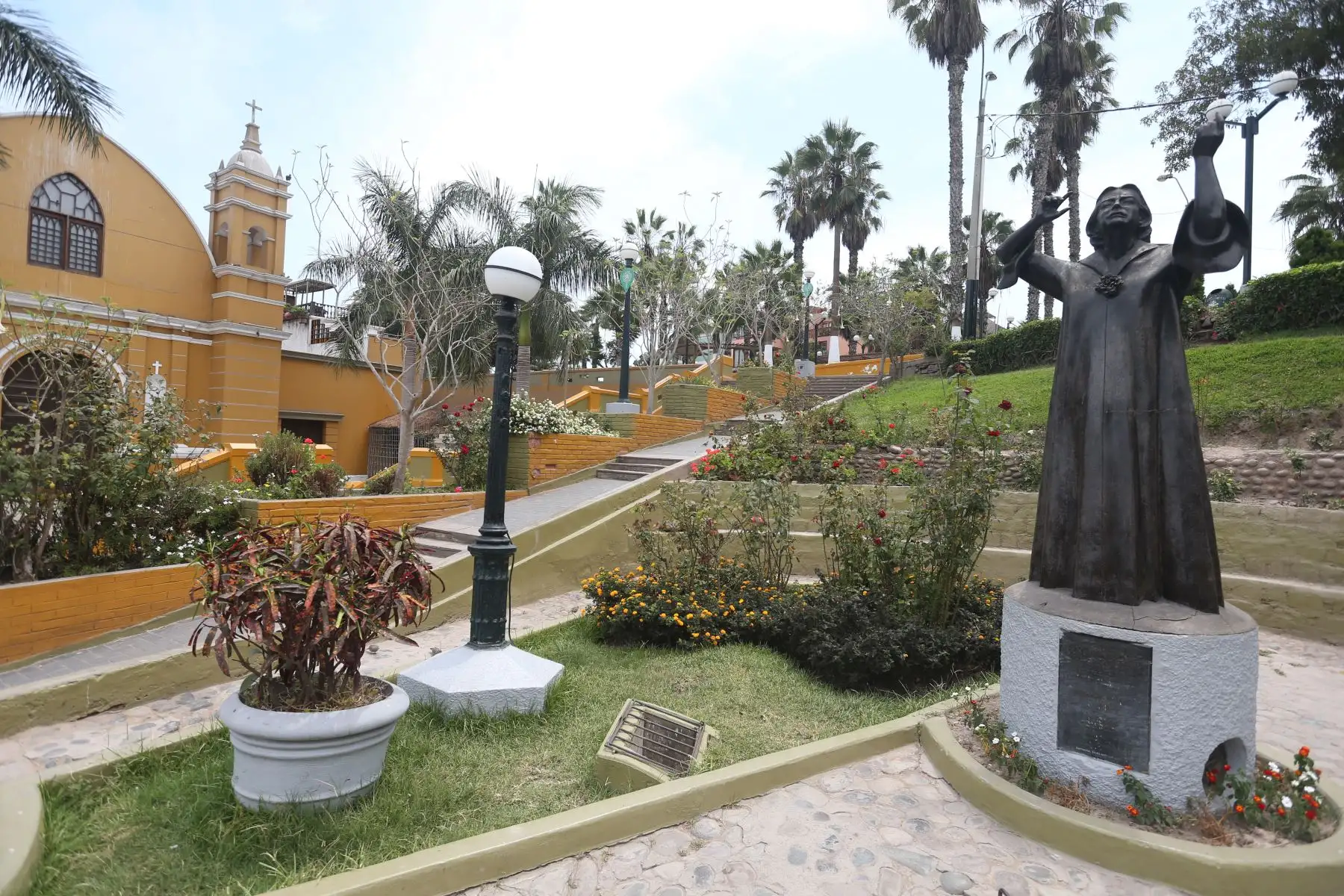 El distrito de Barranco luce vacío por el Estado de Emergencia decretado por el Gobierno para frenar el avance del coronavirus Covid-19. Foto: ANDINA/Jhonel Rodríguez Robles