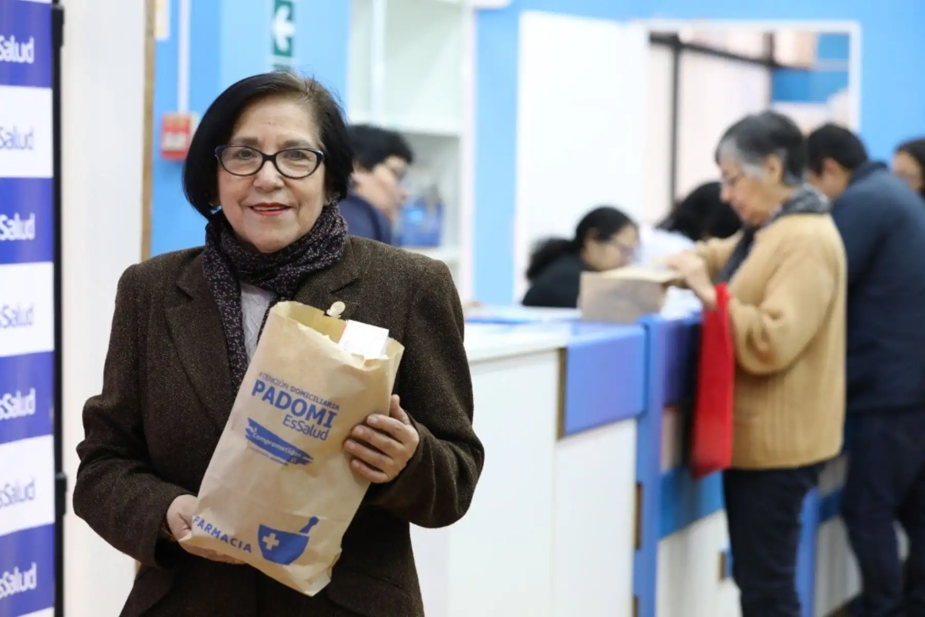 Mediante el programa Farmacia Vecina de EsSalud, los pacientes crónicos pueden recoger sus medicamentos en boticas ubicadas cerca de sus hogares.
Foto: EsSalud
