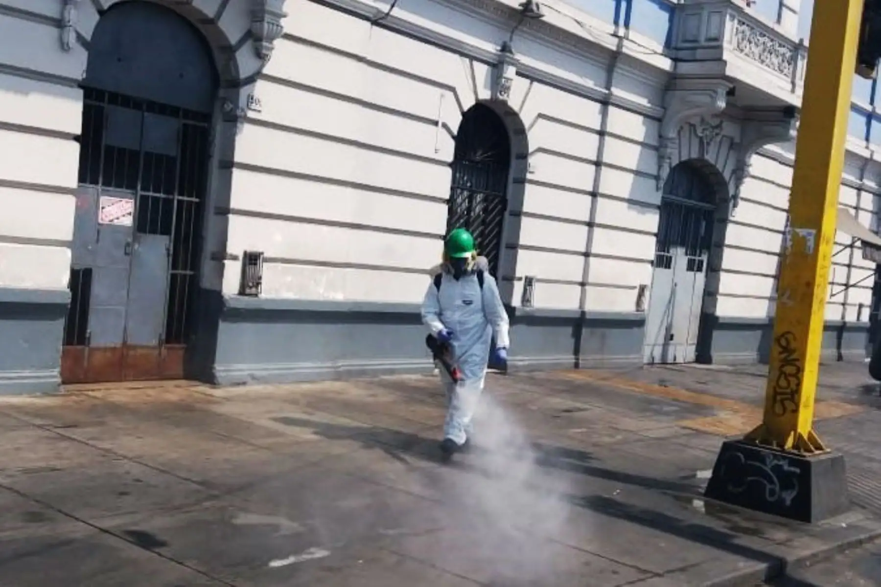 Coronavirus: realizan limpieza y desinfección en calles y parques de Barrios Altos. Foto: ANDINA/Difusión.