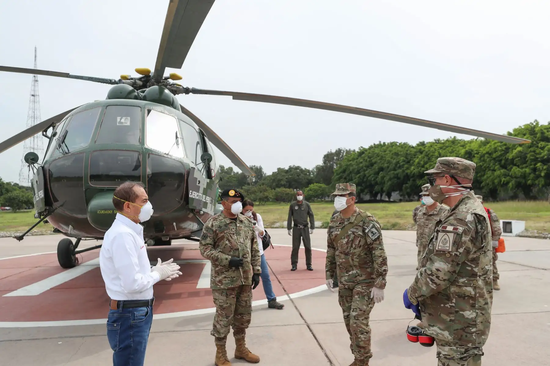 Ministro de Defensa, Walter Martos sobrevuela Lima a 16 días que el gobierno decreto el estado de Emergencia para prevenir el Covid-19.  Foto: ANDINA/MINDEF