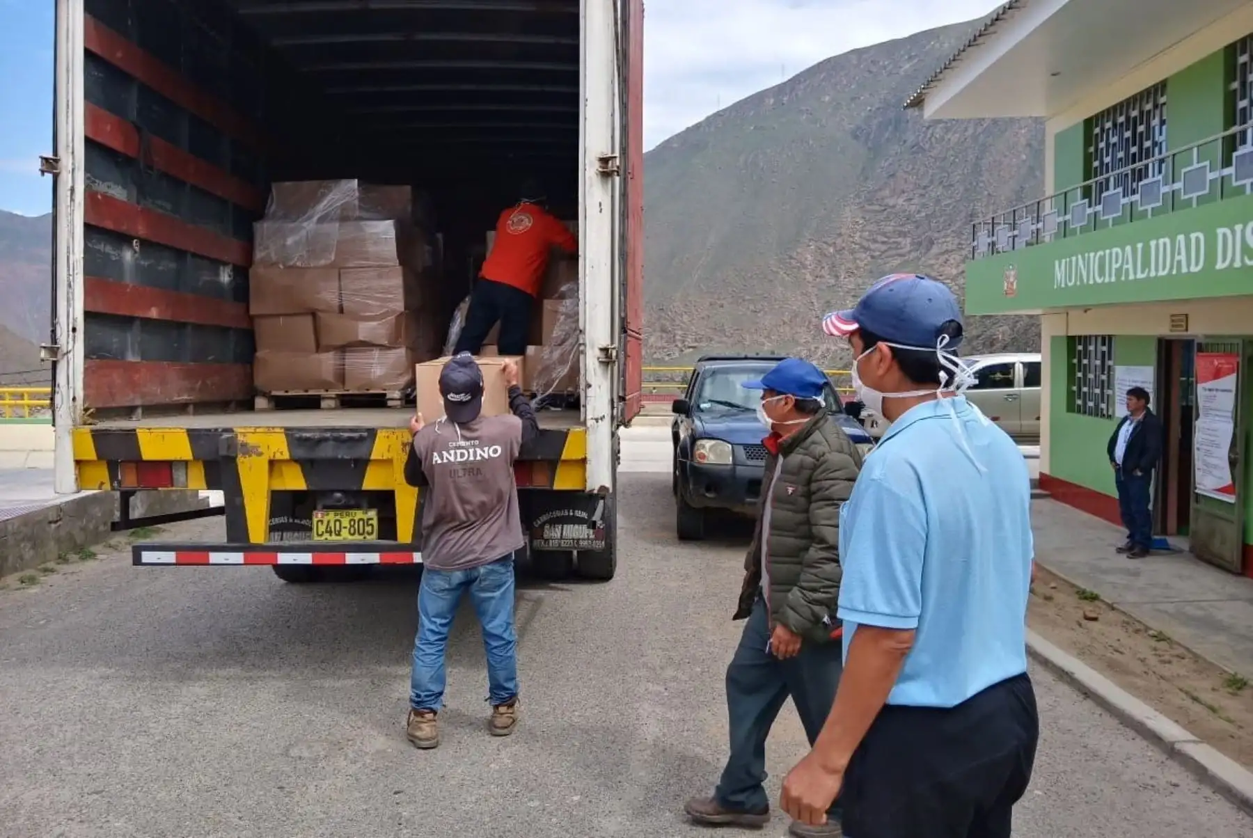 Minera Antamina entrega a municipios paquetes de víveres para 20,000 familias de Áncash.