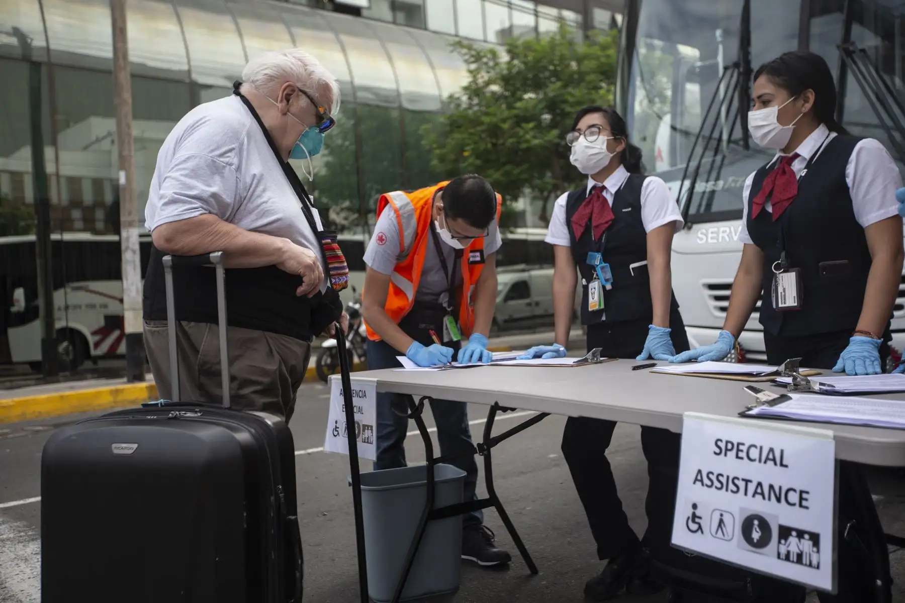 Canadienses varados en Perú, por el cierre de fronteras debido al coronavirus COVID-19, parten repatriados con destino Toronto, Canadá. Foto: ANDINA/Jhonel Rodríguez Robles