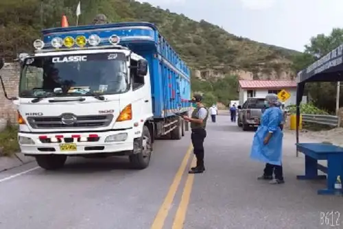 Sutran advierte a transportistas de carga que serán sancionados si trasladan pasajeros. ANDINA/Difusión