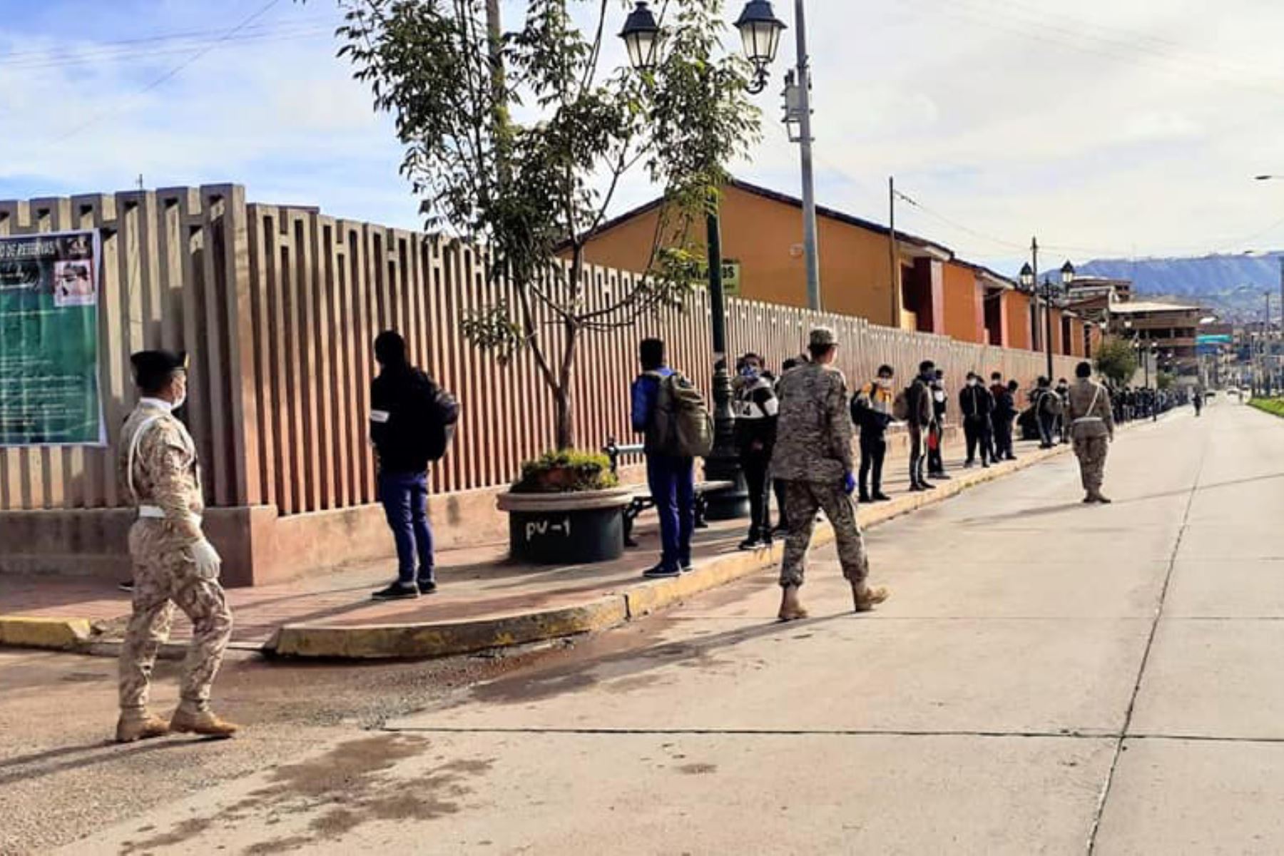 Masiva concurrencia de reservistas del EP se registra en el cuartel Agustín Gamarra del Cusco. Foto: Andina/ Percy Hurtado