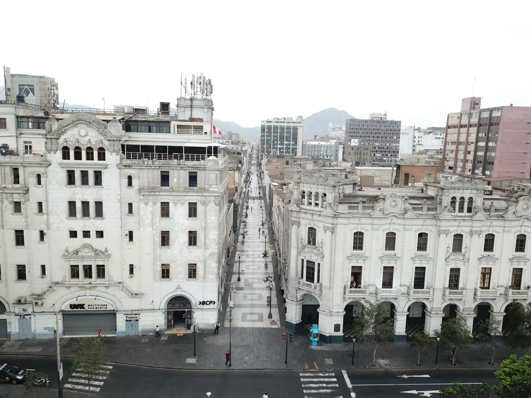 Vista panorámica del Jirón de la Unión durante el proceso de cuarentena dictada por el gobierno por el Coronavirus

Foto:ANDINA / Juan Carlos Guzmán Negrini