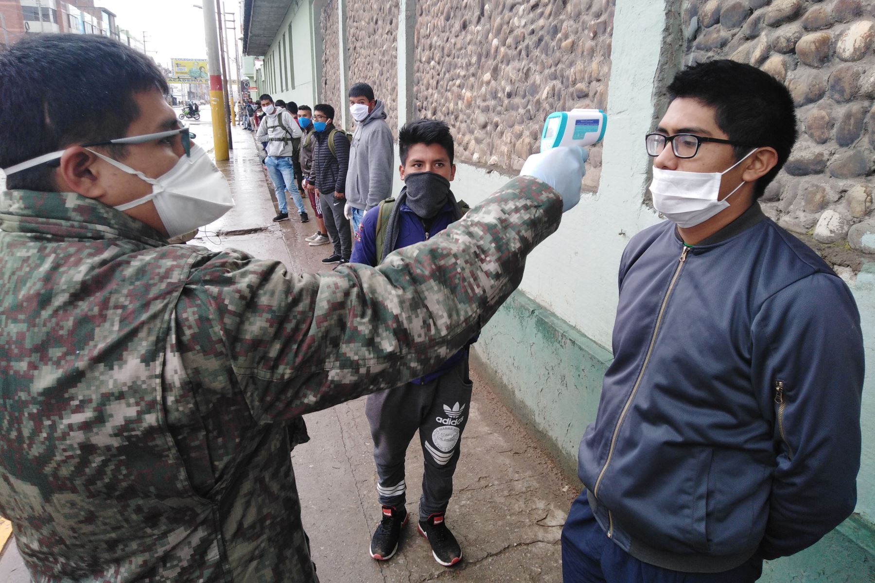 Gran cantidad de reservistas llegaron al cuartel 9 de Diciembre, de la ciudad de Huancayo, para reincorporarse al servicio militar. Foto: Cortesía/Pedro Tinoco