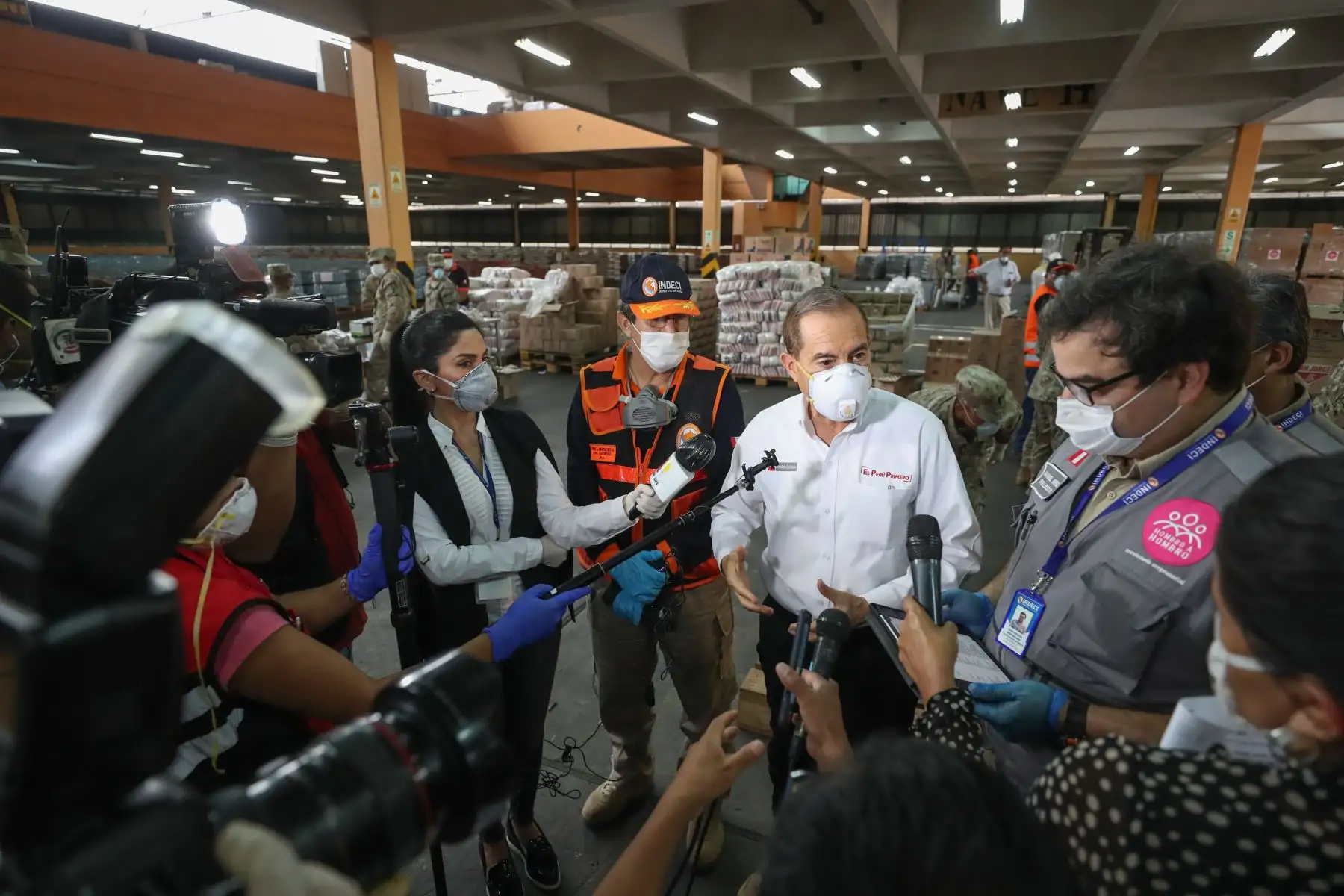 En las coberturas, los periodistas tienen que estar con el equipo de protección respectivo, precisó el CPL. ANDINA/Difusión