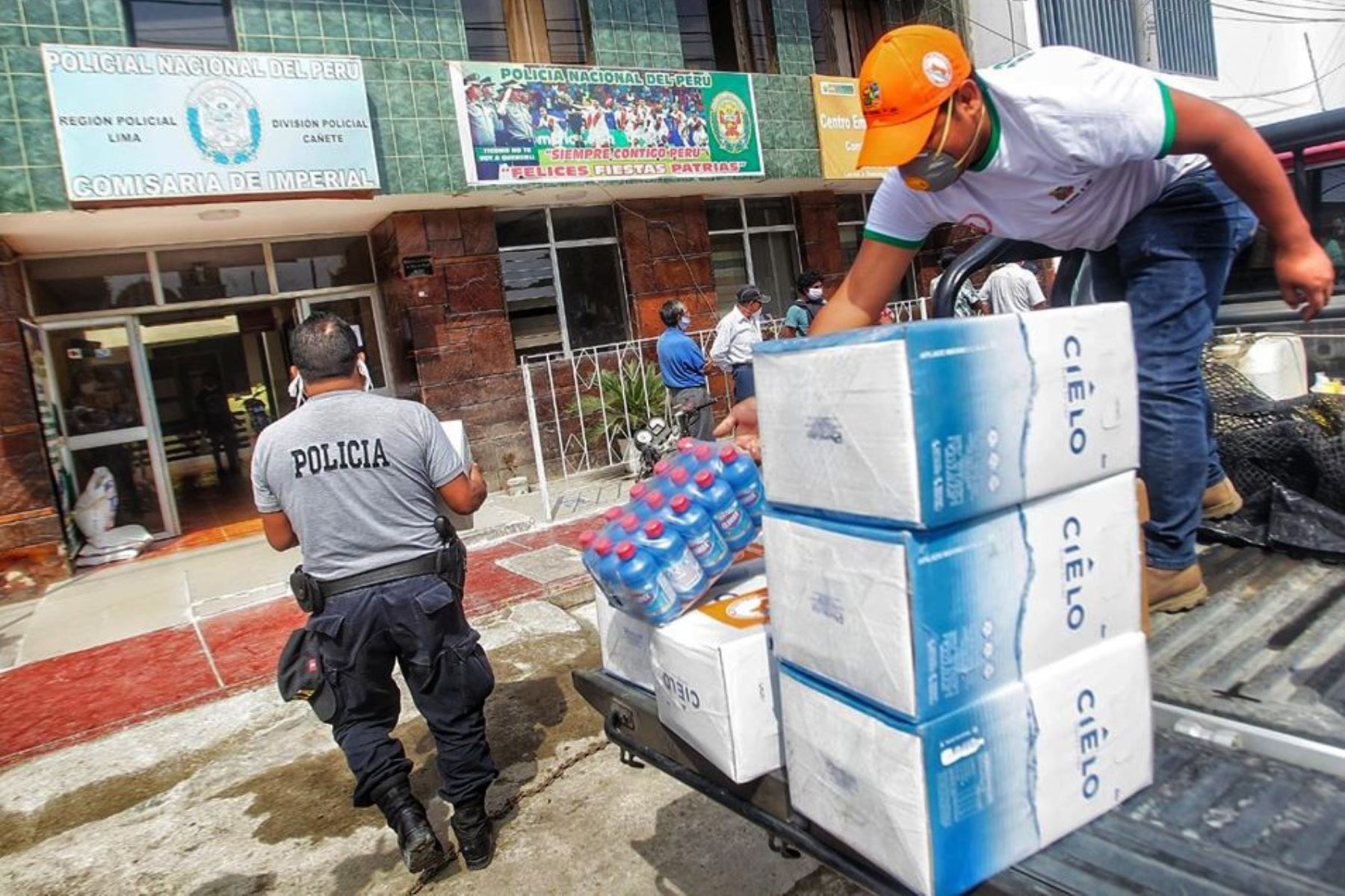 Región Lima entrega víveres a policías de las comisarías ubicadas en la provincia de Cañete. ANDINA/Difusión