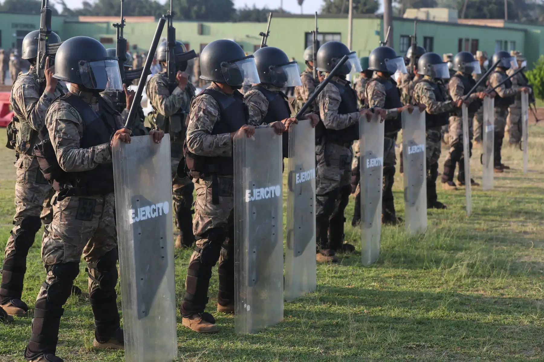 Ministro de Defensa Walter Martos dio la bienvenida a reservitas voluntarios, convocados para enfrentar la emergencia sanitaria del coronavirus.Foto: ANDINA/Mindef