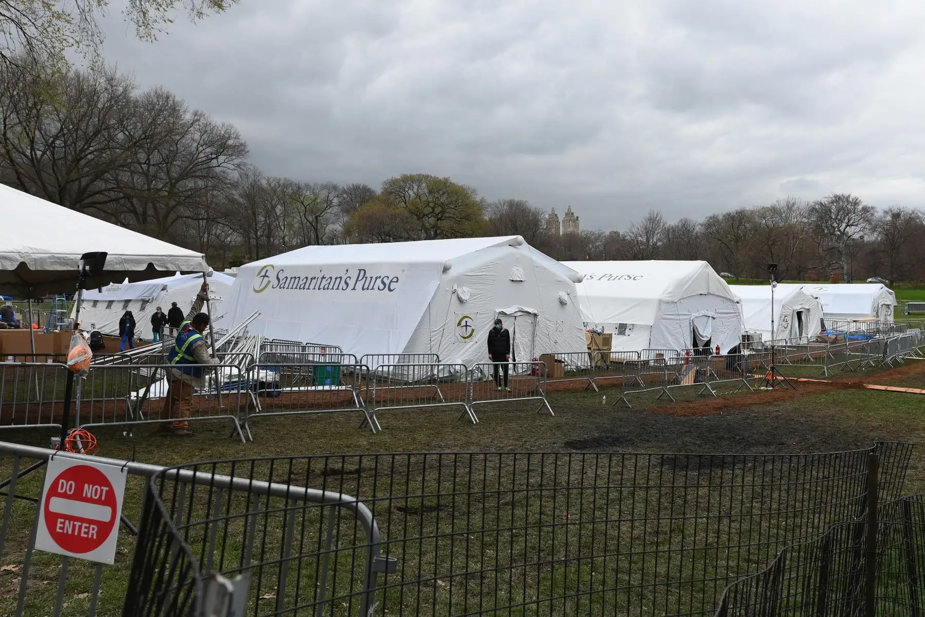 Hospital de campaña de emergencia para pacientes que padecen el coronavirus en el Central Park en Nueva York. Foto: AFP