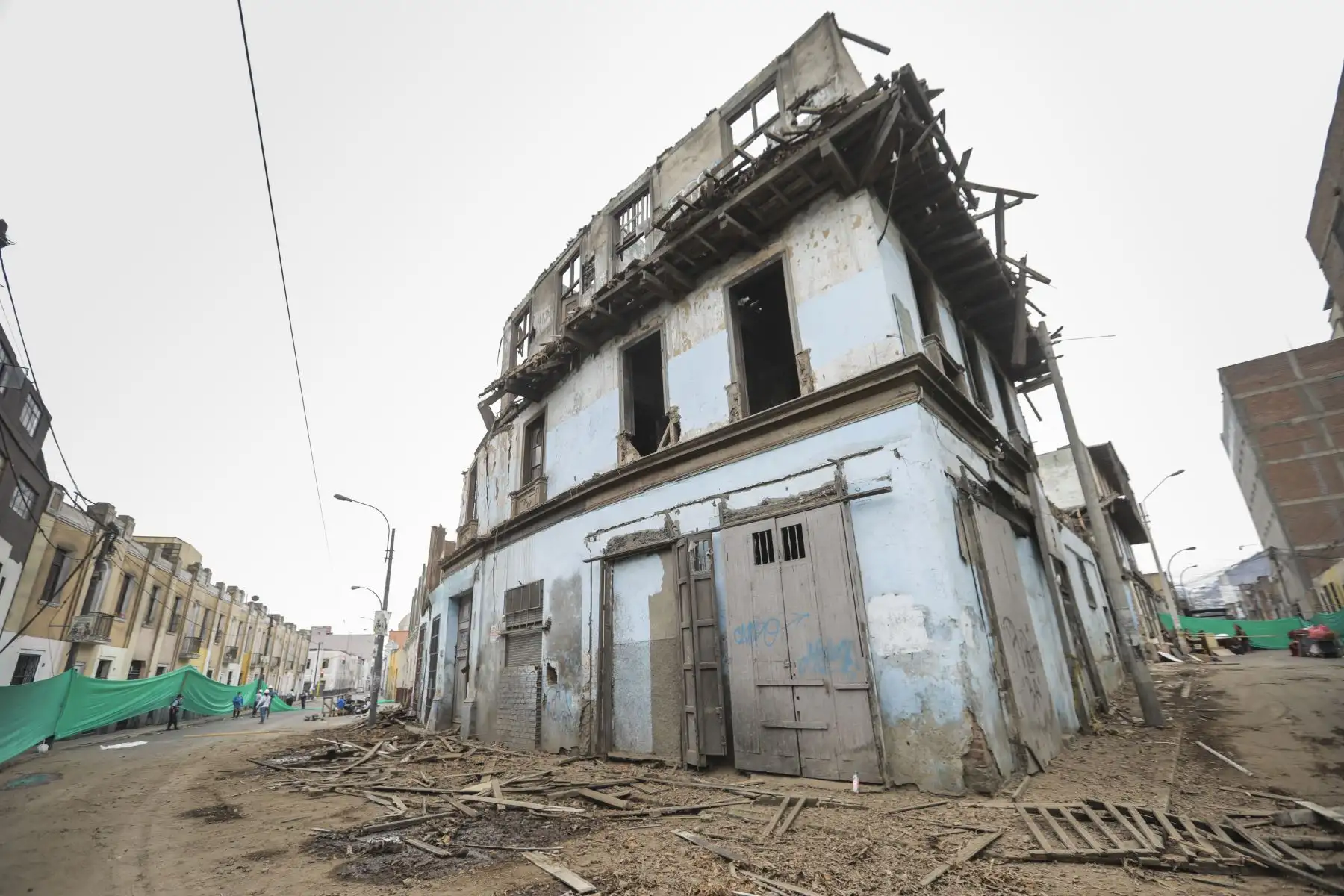 Municipalidad de Lima realizo el desmontaje de la casona 