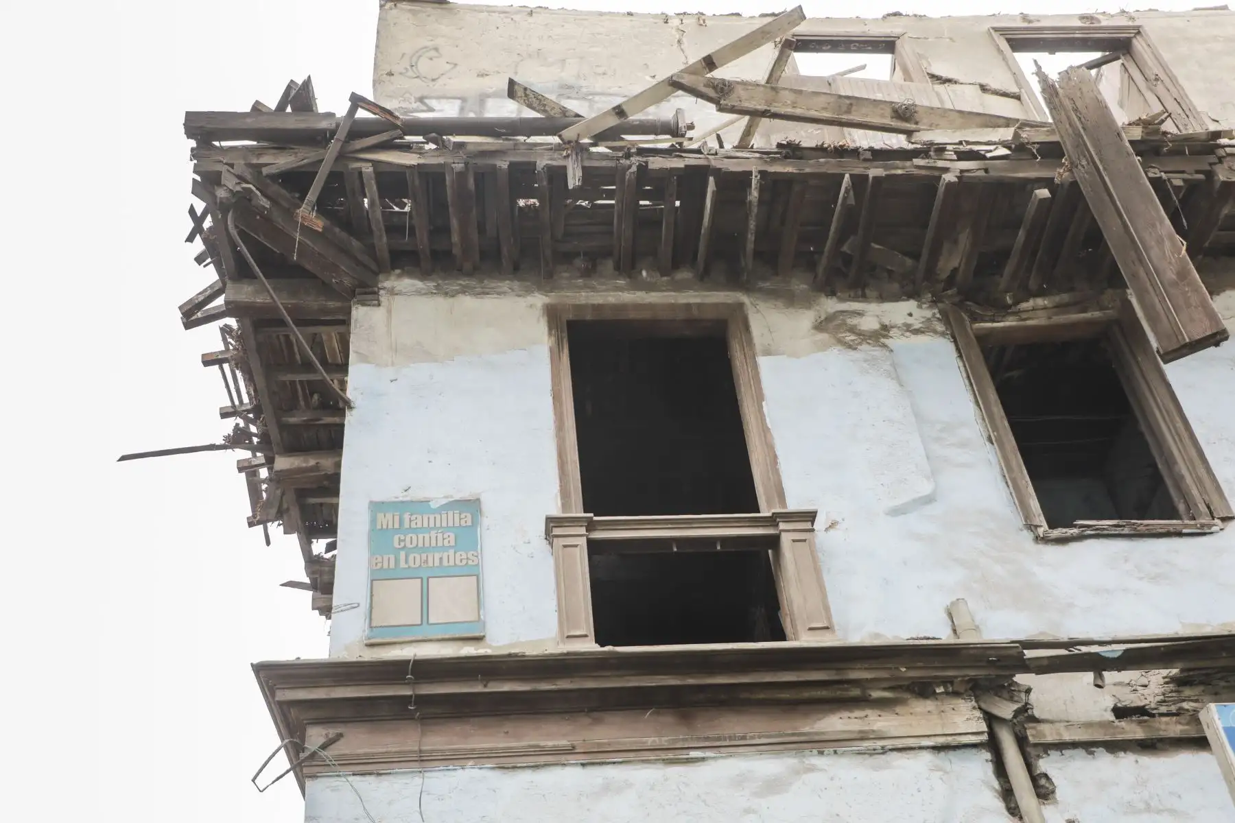 Municipalidad de Lima realizo el desmontaje de la casona 