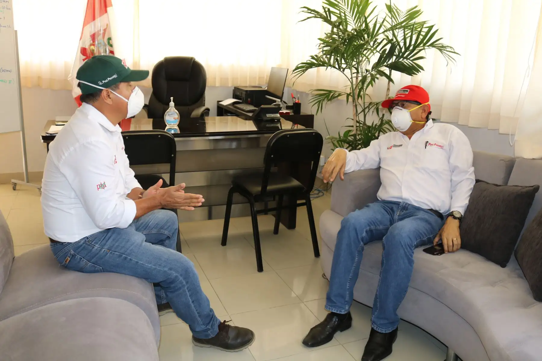 El ministro de Agricultura, Jorge Montenegro  visita las regiones de Piura y Tumbes  para sostener reuniones de coordinación  en el marco de la emergencia sanitaria por covid-19.
Foto; Minagri