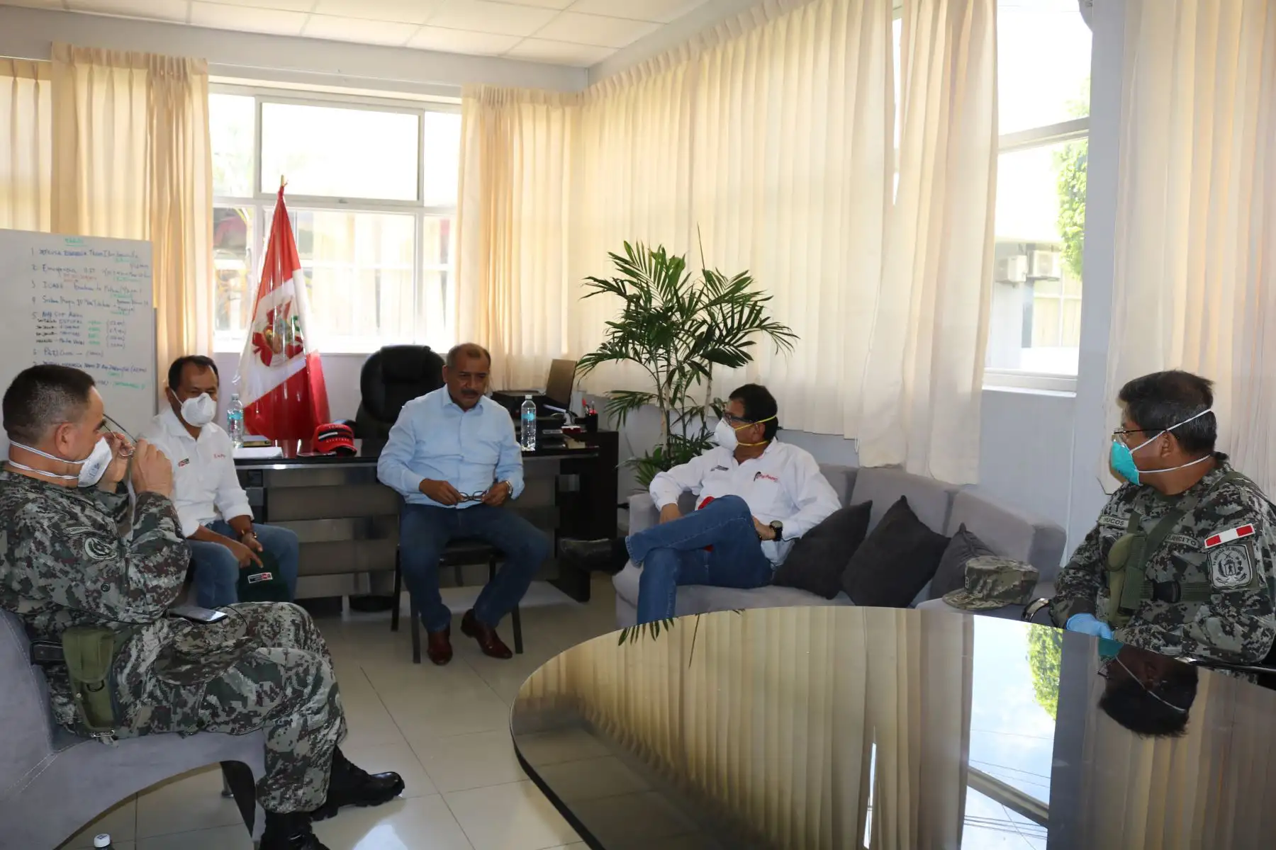 El ministro de Agricultura, Jorge Montenegro  visita las regiones de Piura y Tumbes  para sostener reuniones de coordinación  en el marco de la emergencia sanitaria por covid-19.
Foto; Minagri